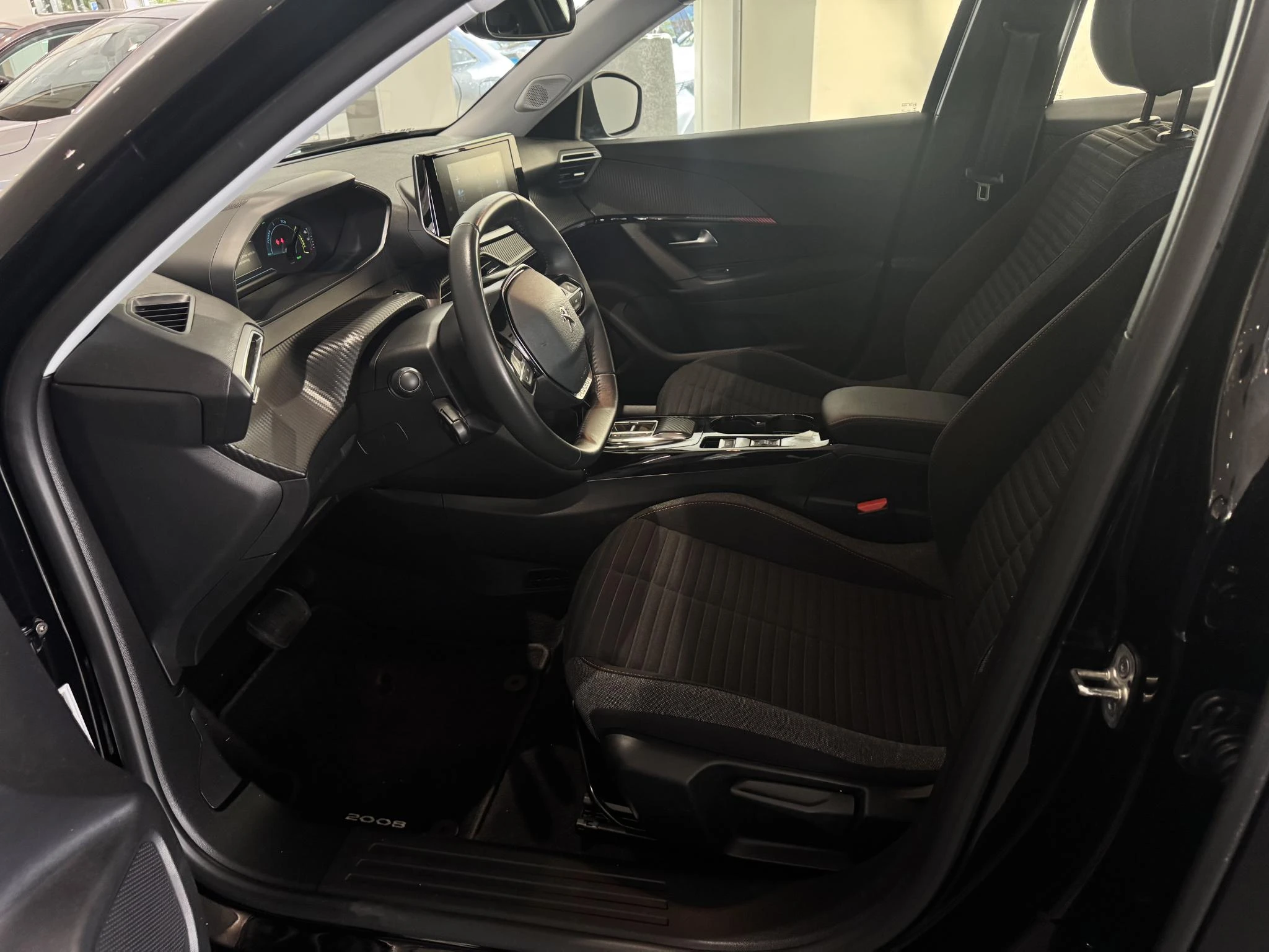 Peugeot-e-2008-image-22