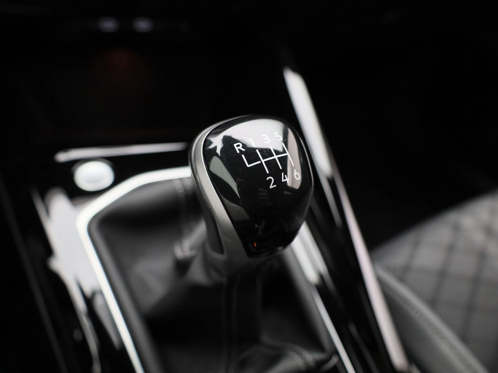 Volkswagen-Golf-image-23