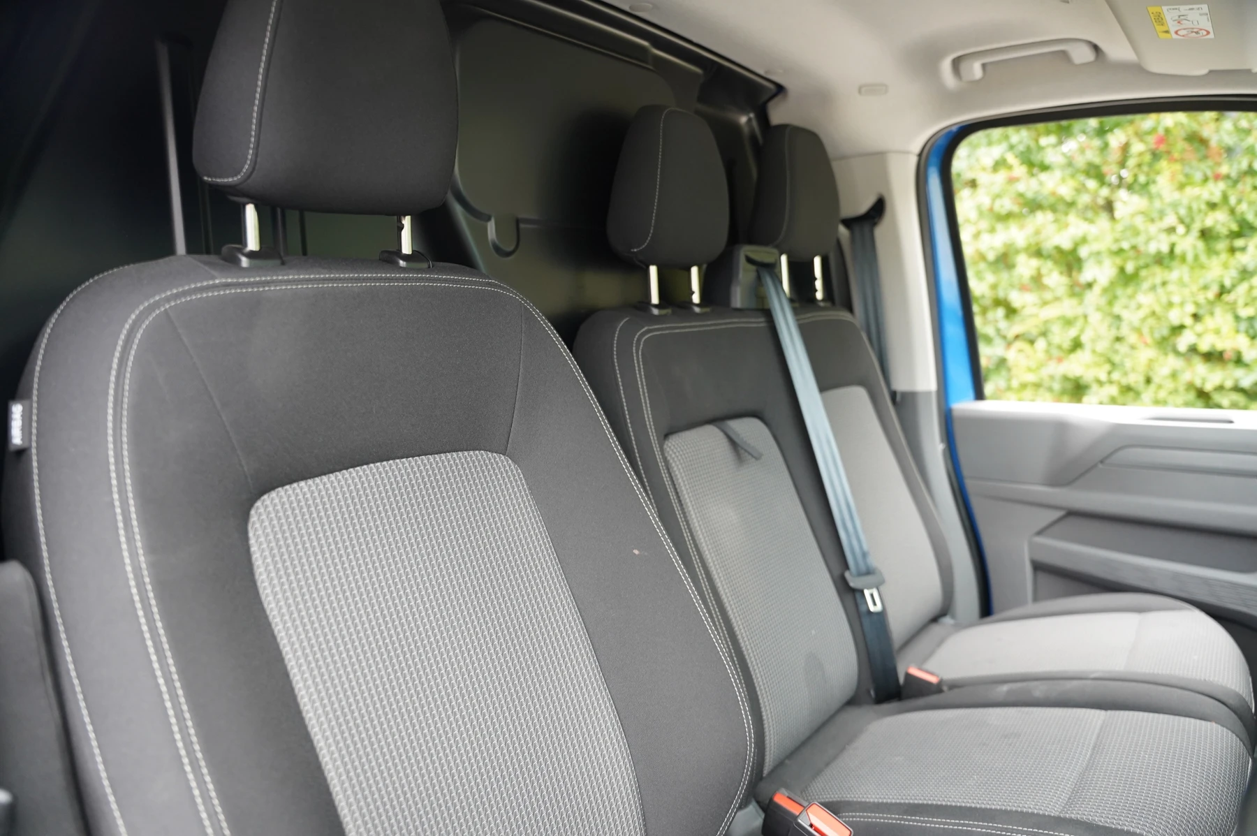 Volkswagen-Transporter-image-8