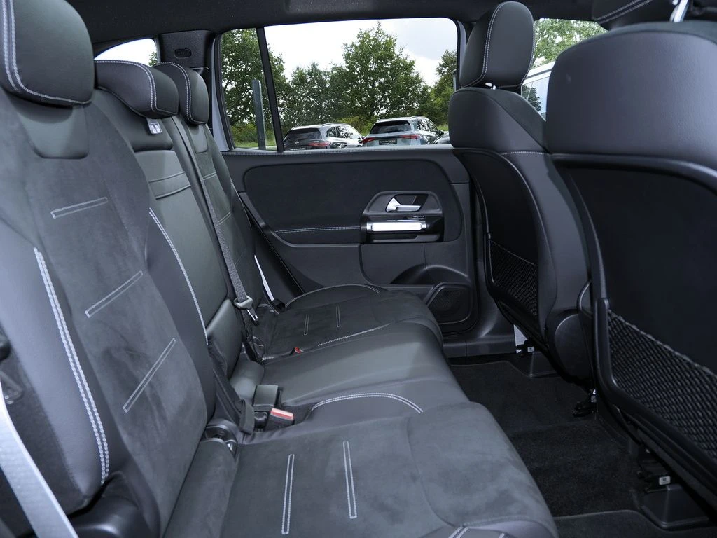 Mercedes-Benz-GLB 200-image-14
