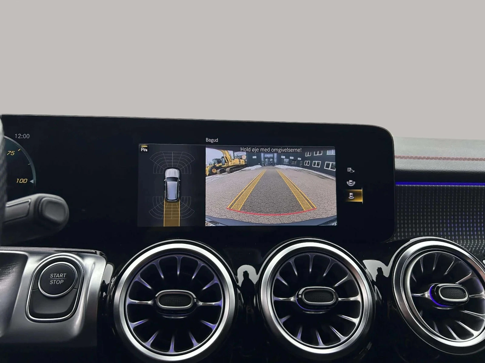 Mercedes-Benz-EQB-image-16