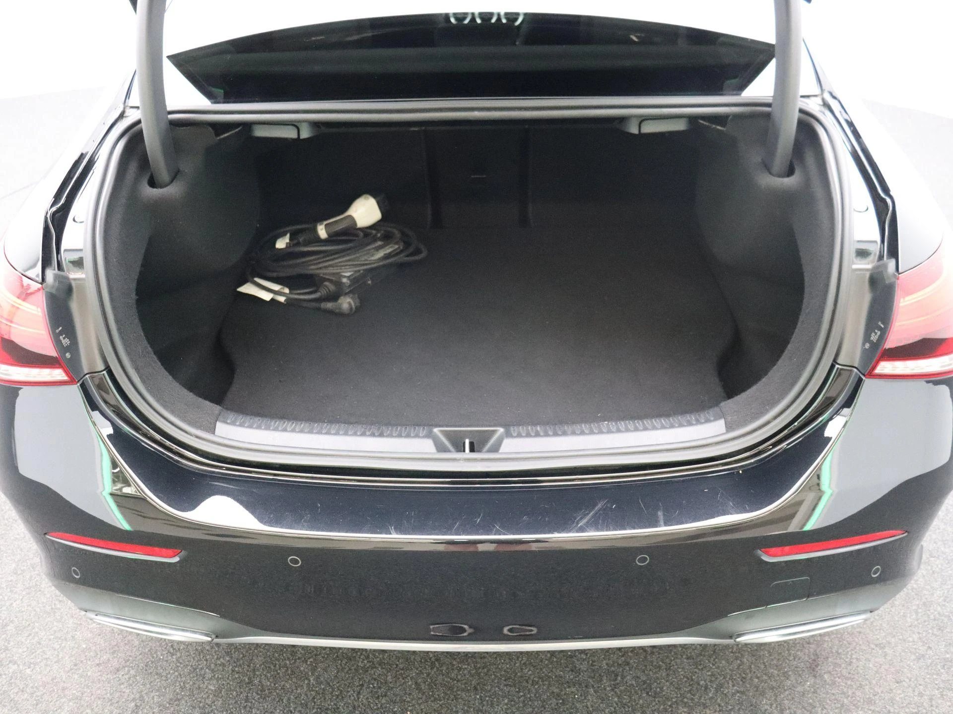 Mercedes-Benz A-Klasse 250 e Sedan AMG Line + PANO DAK + MULTIBEAM LED + CARPLAY +