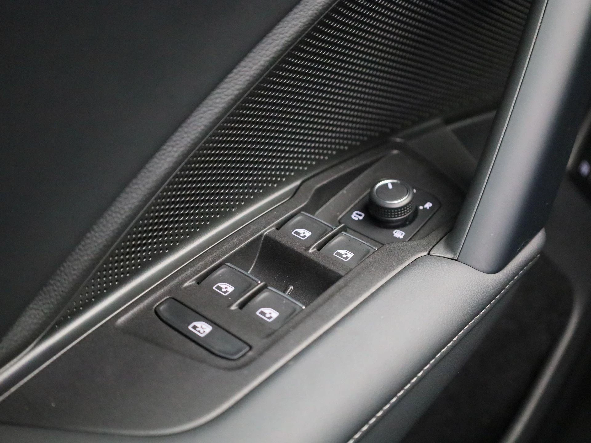Volkswagen-Tiguan-image-36