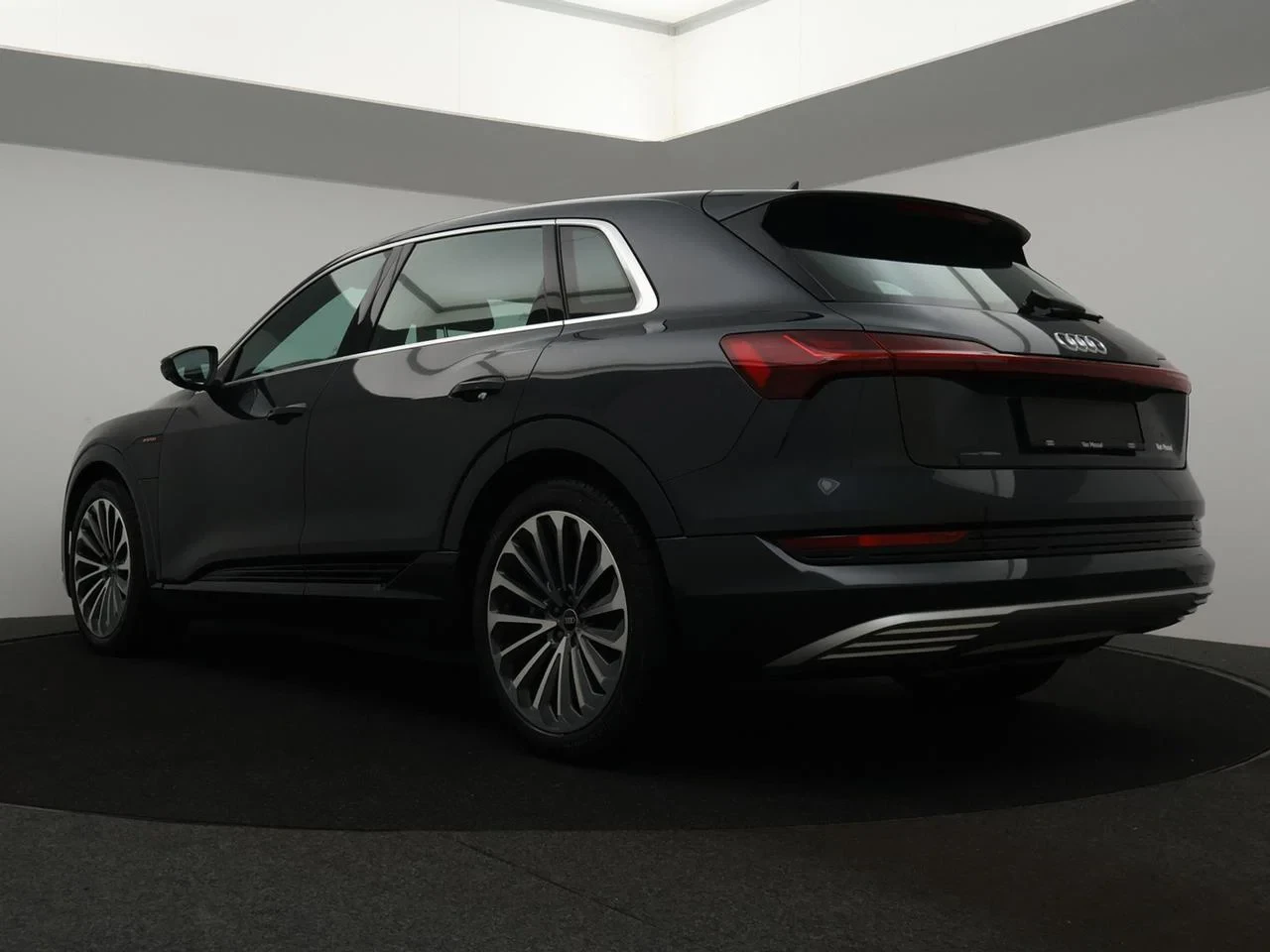 Audi-e-tron-image-6