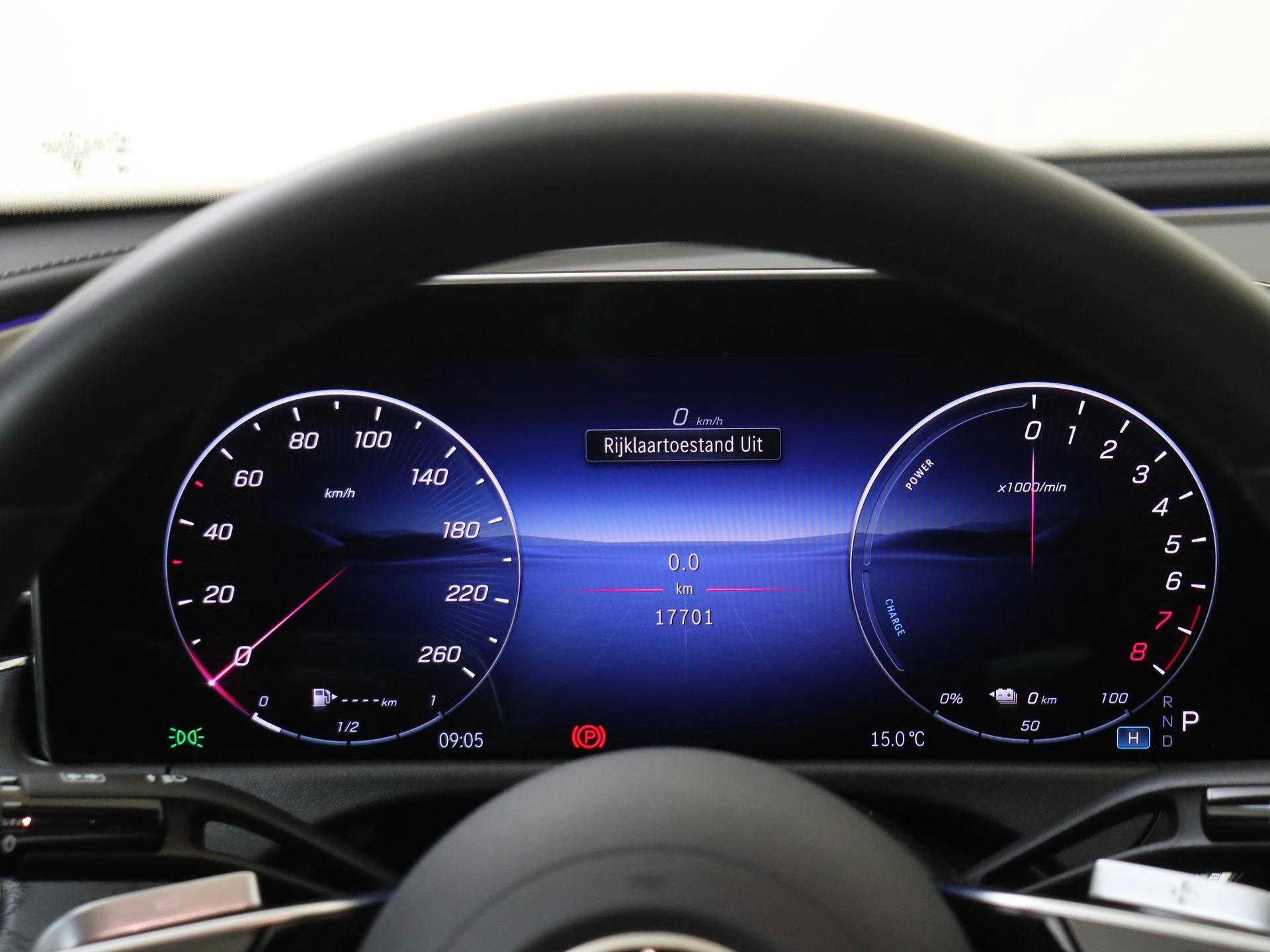 Mercedes-Benz-E-Klasse-image-13