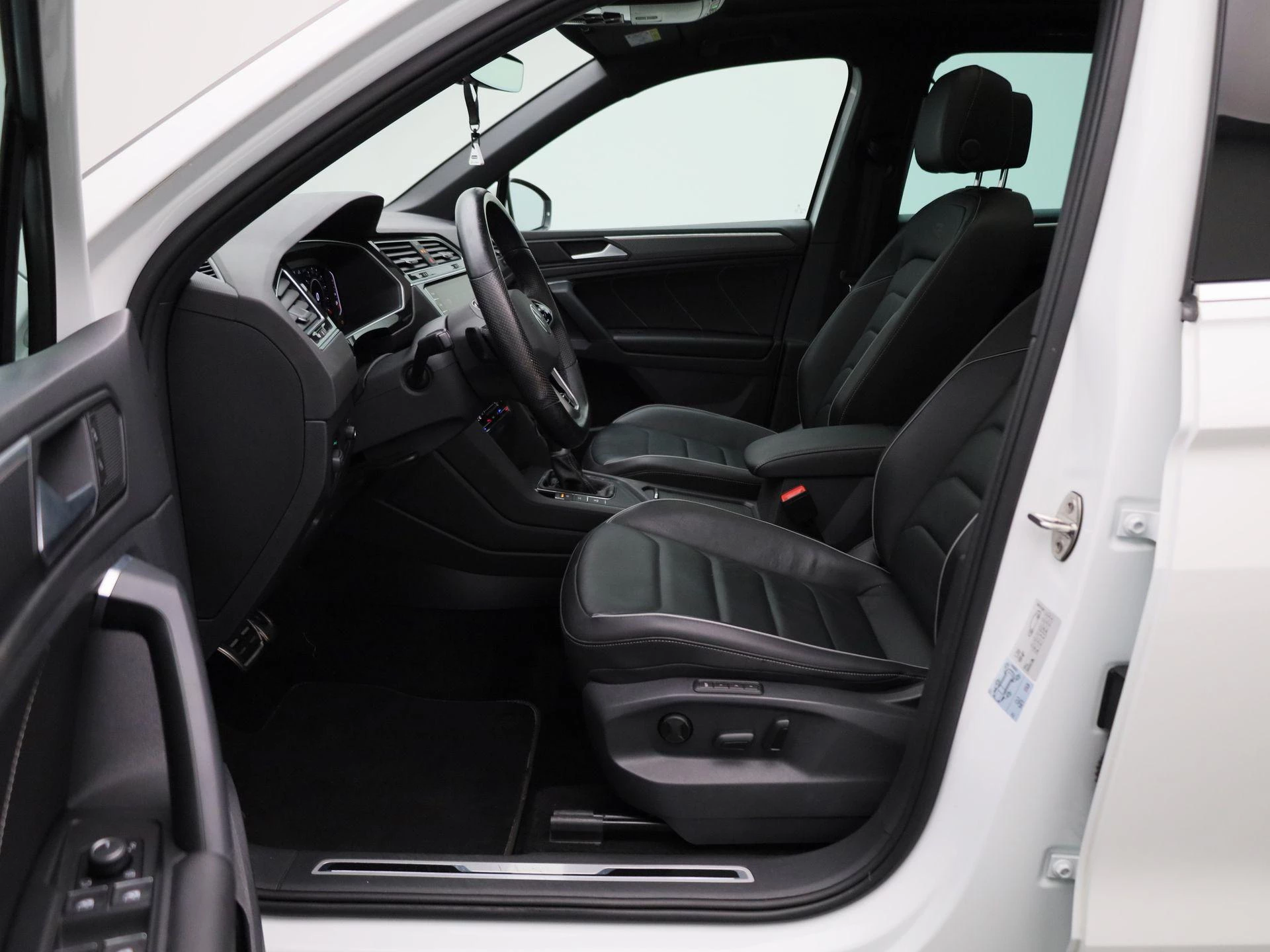 Volkswagen Tiguan 1.4 TSI eHybrid R-Line Business+ 245 PK|