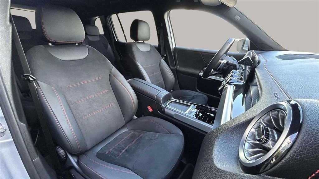 Mercedes-Benz-EQB-image-21