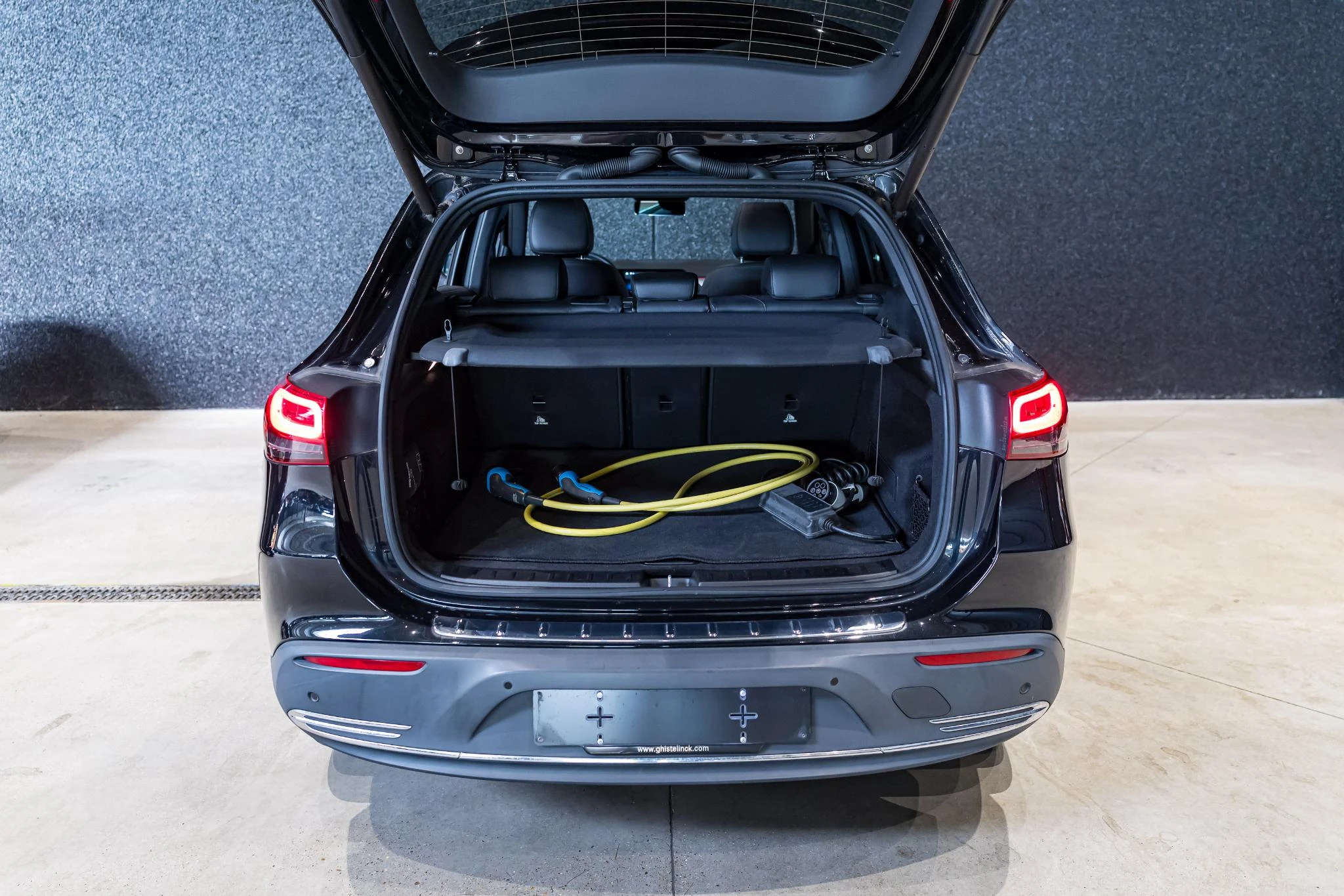 Mercedes-Benz-EQA-image-12
