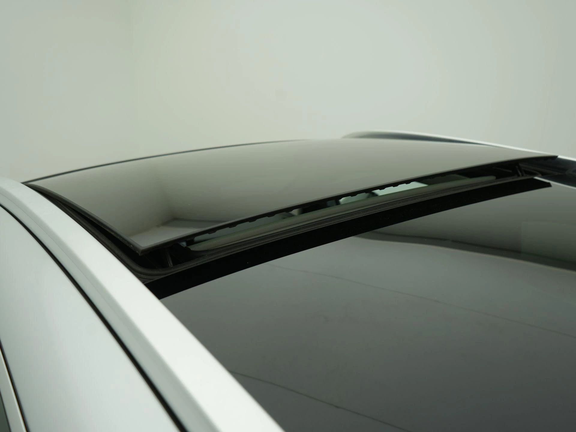 Mercedes-Benz-GLC-image-13