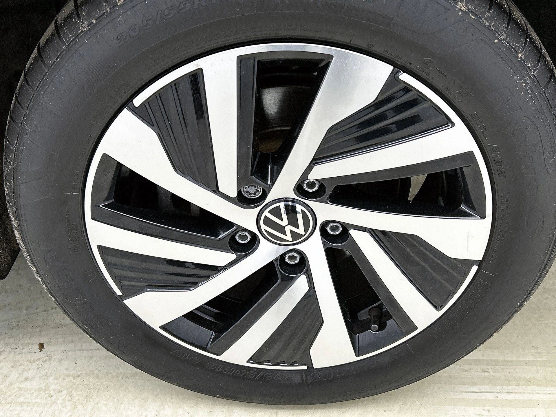 Volkswagen-Golf-image-32