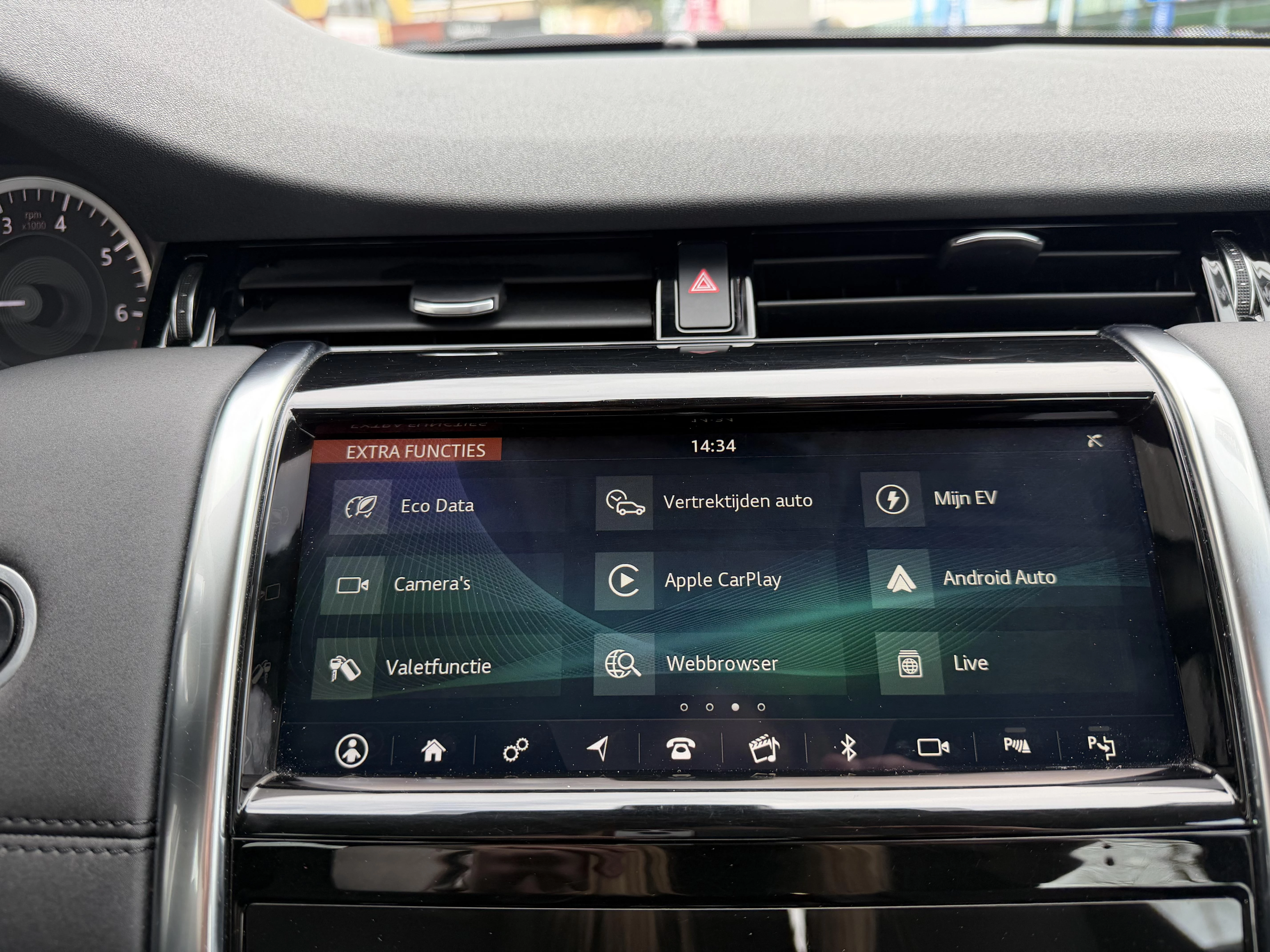 Land Rover-Discovery Sport-image-18