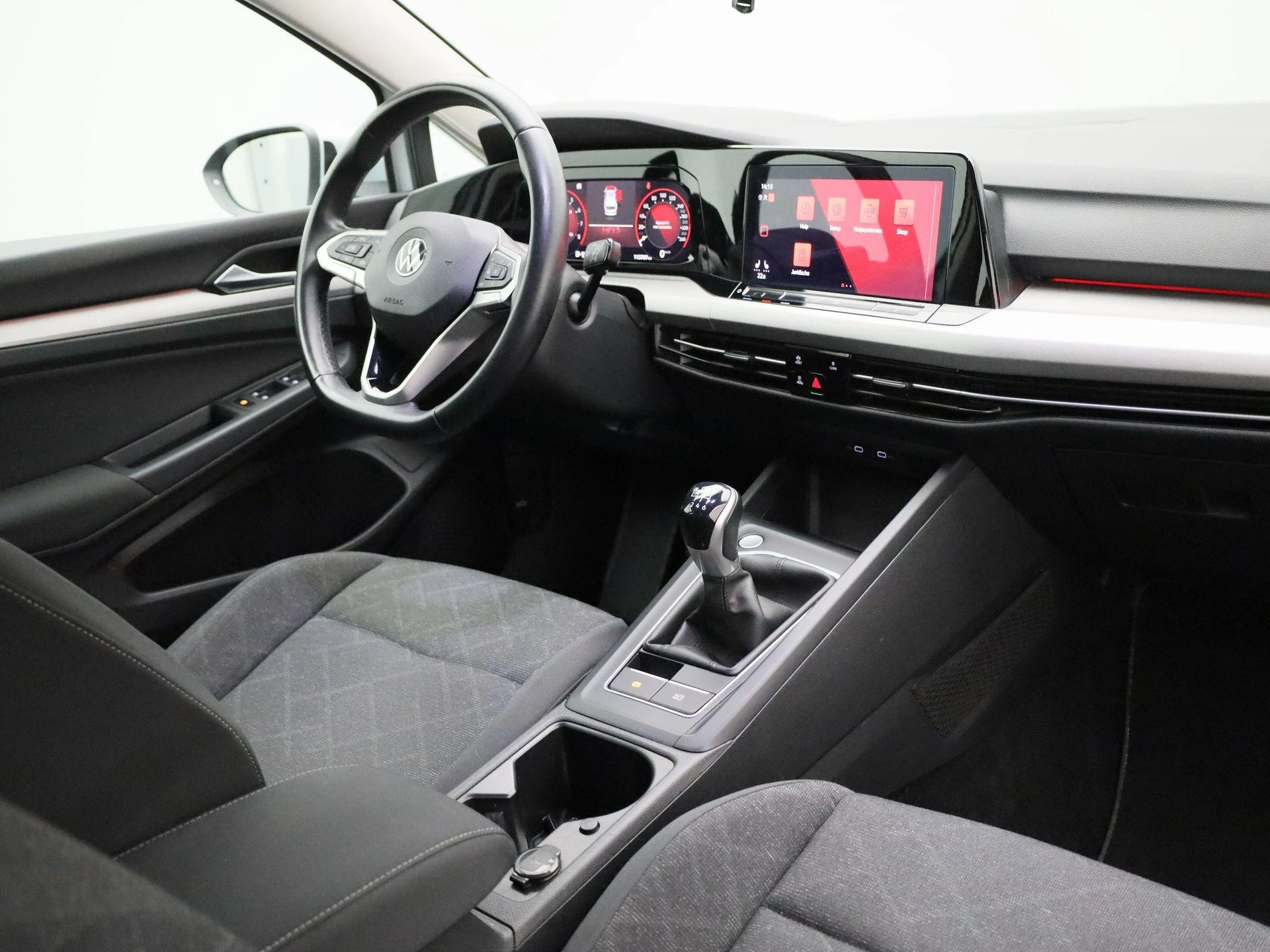Volkswagen-Golf-image-31