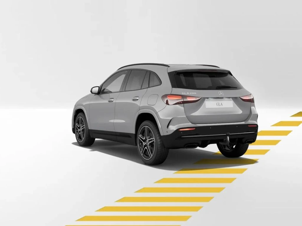 Mercedes-Benz-GLA 200-image-4