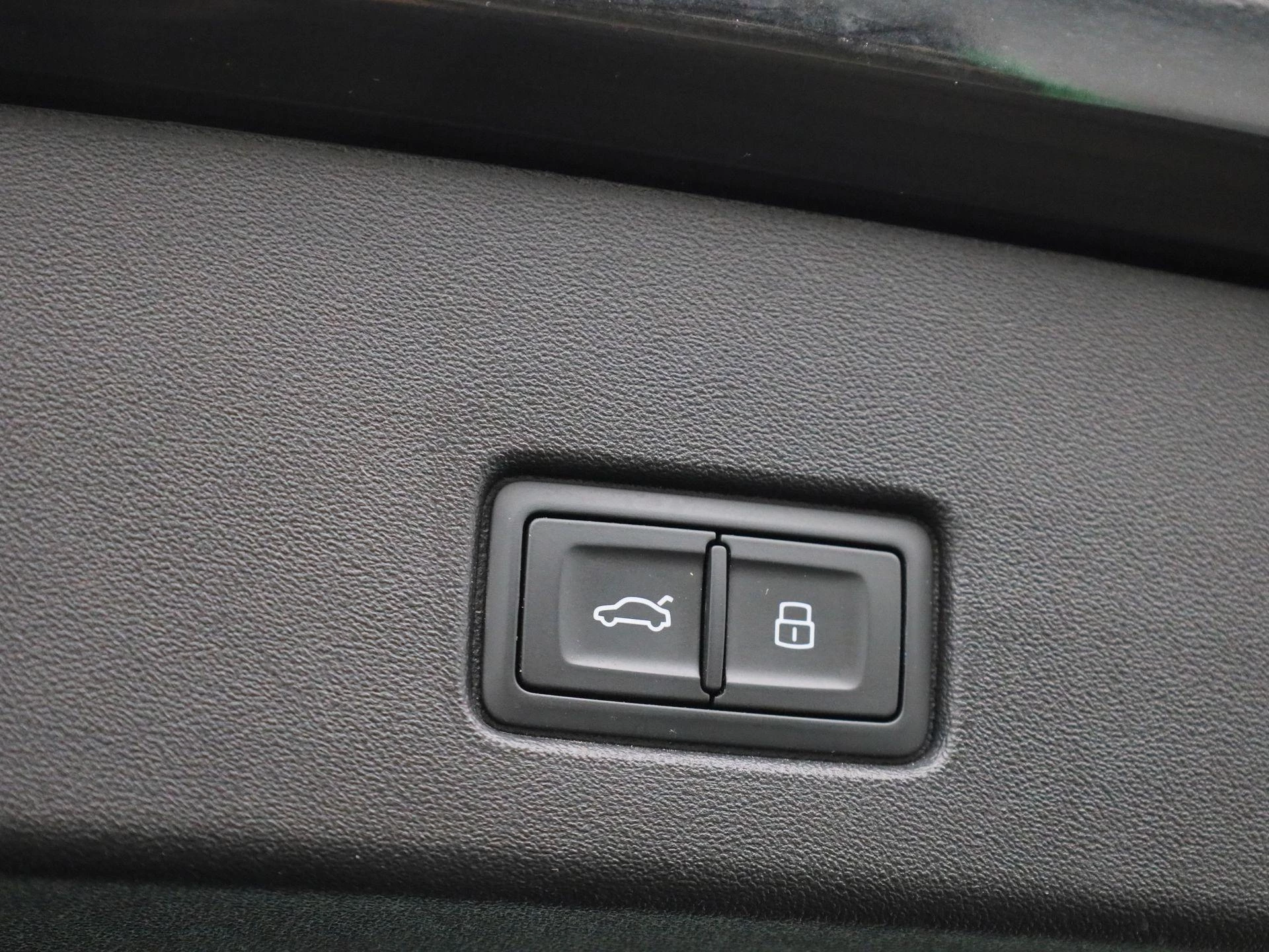 Audi-Q4 e-tron-image-14