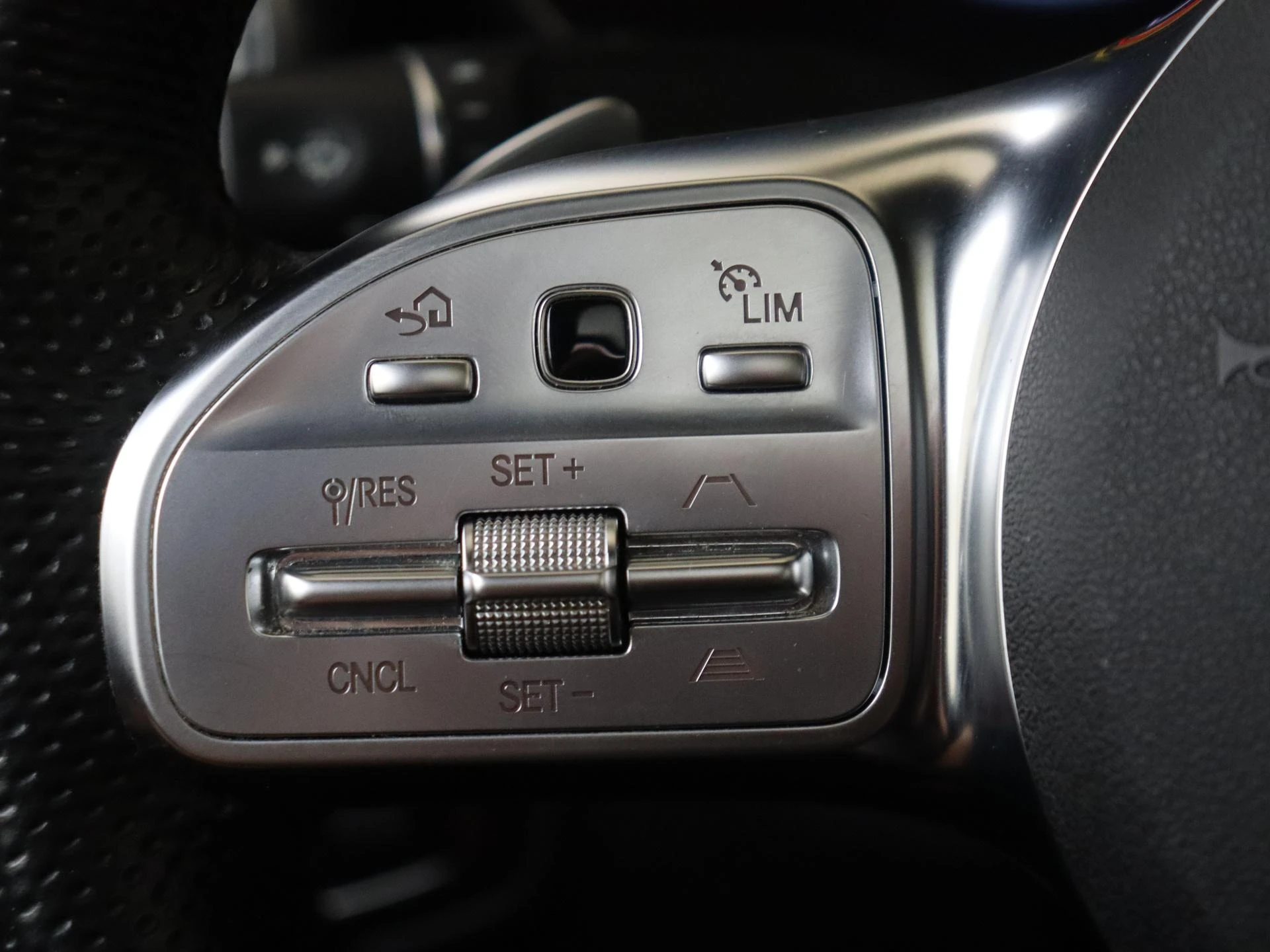 Mercedes-Benz-GLC-image-12