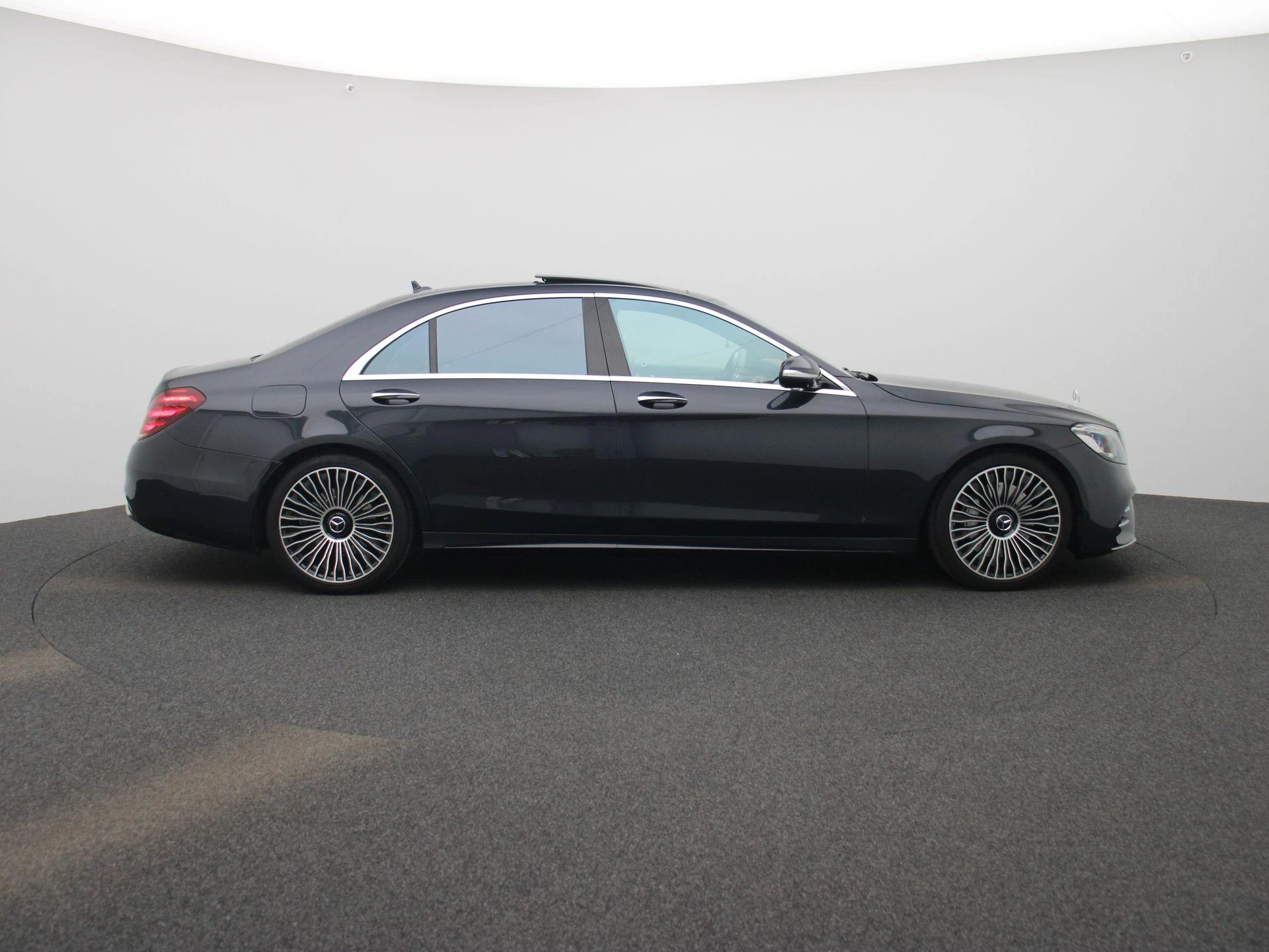 Mercedes-Benz-S-Klasse-image-5