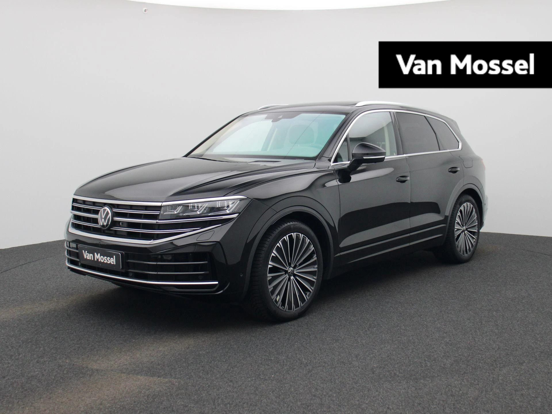Volkswagen-Touareg-image-0