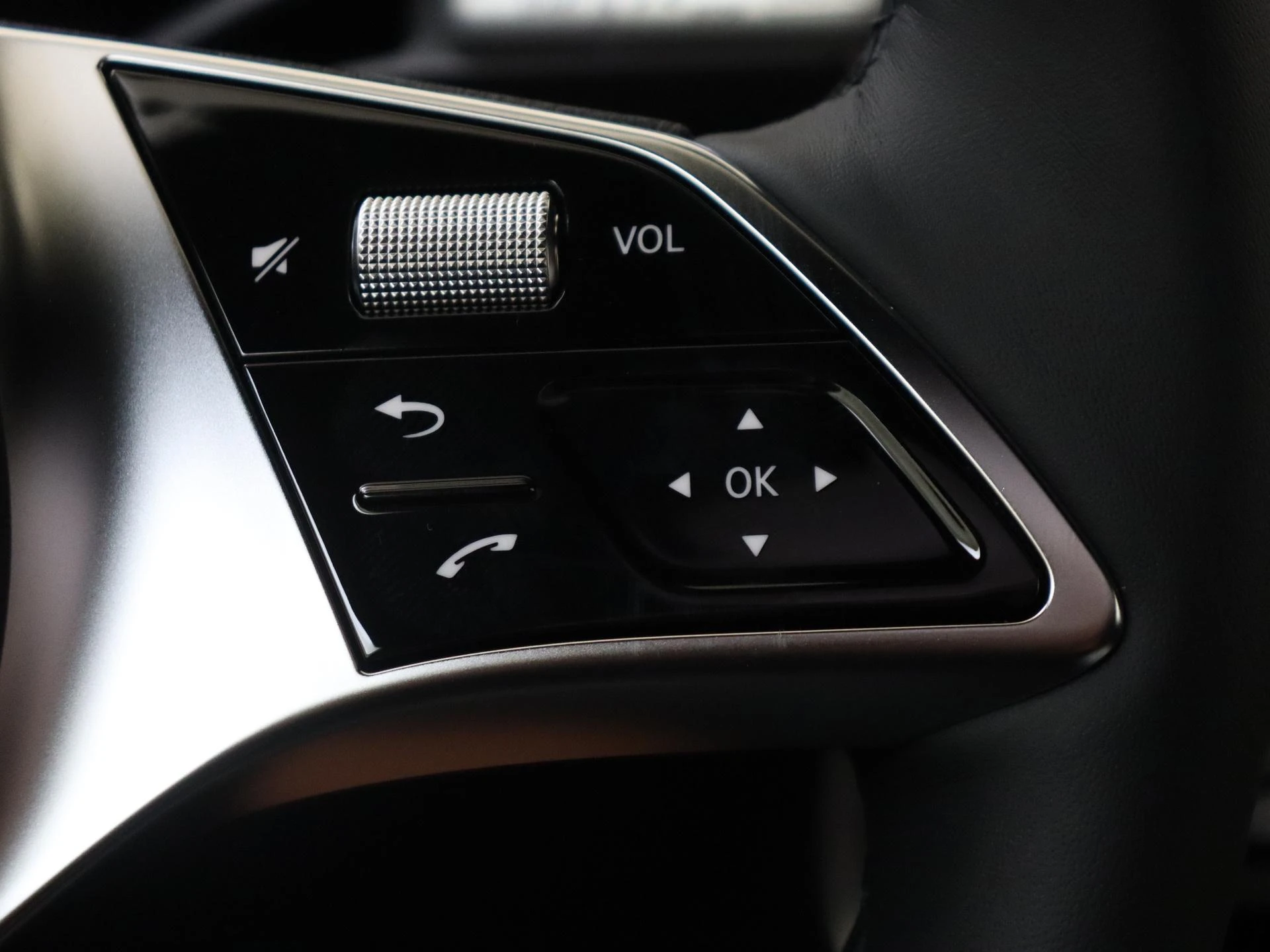 Mercedes-Benz-CLA-image-12