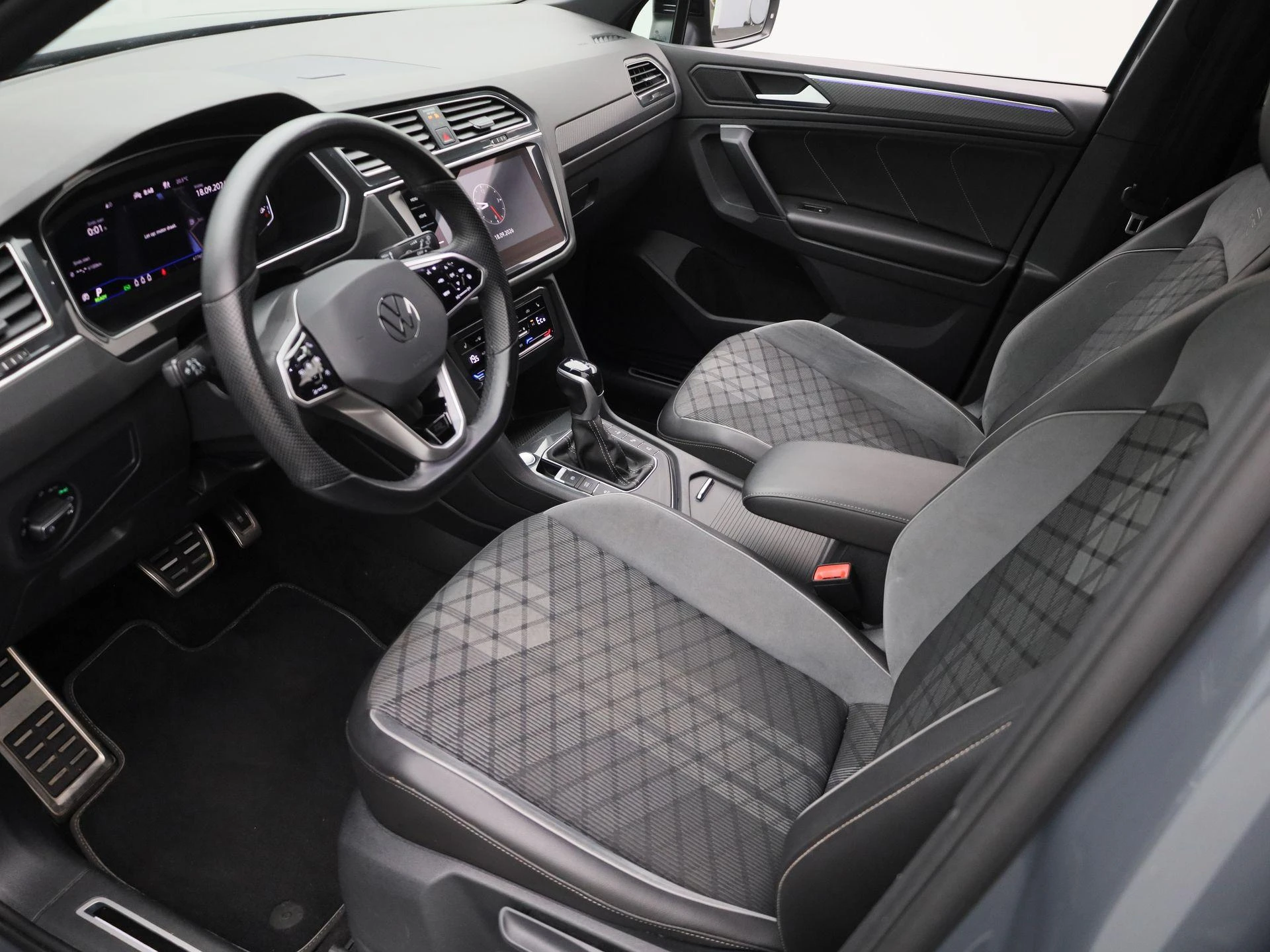 Volkswagen-Tiguan-image-16