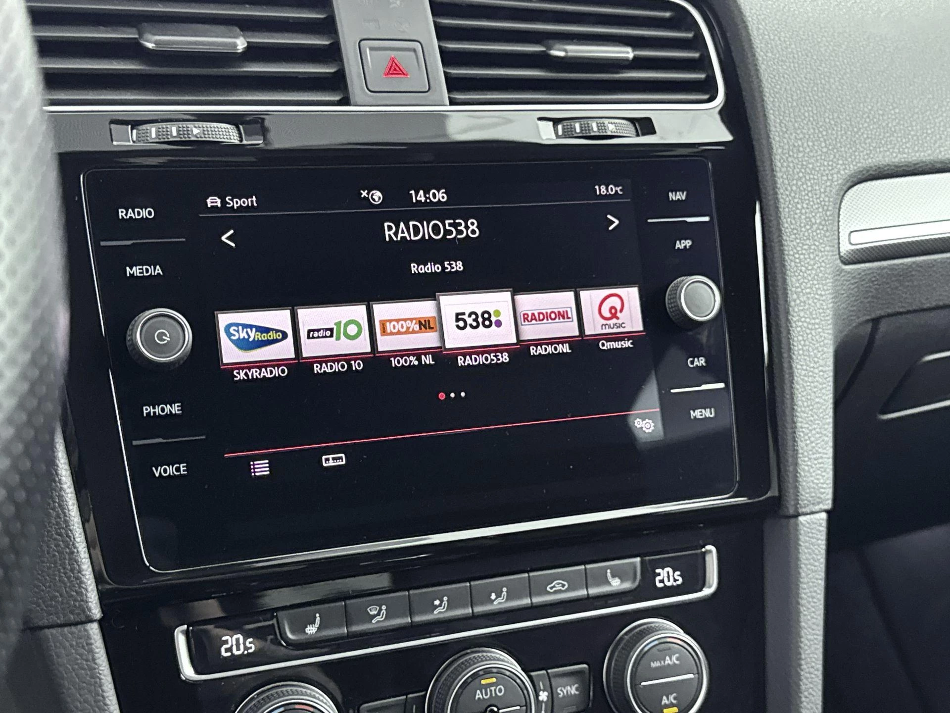 Volkswagen-Golf-image-6