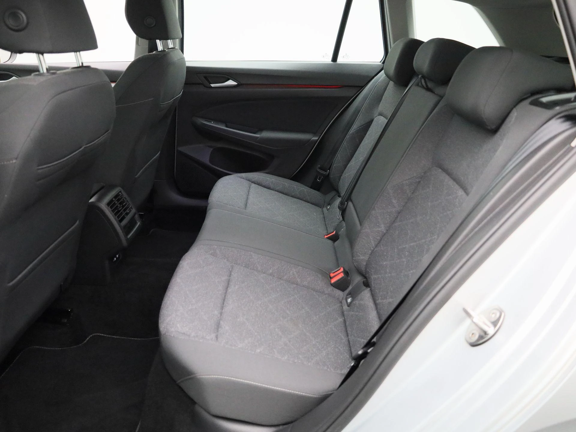 Volkswagen-Golf-image-12