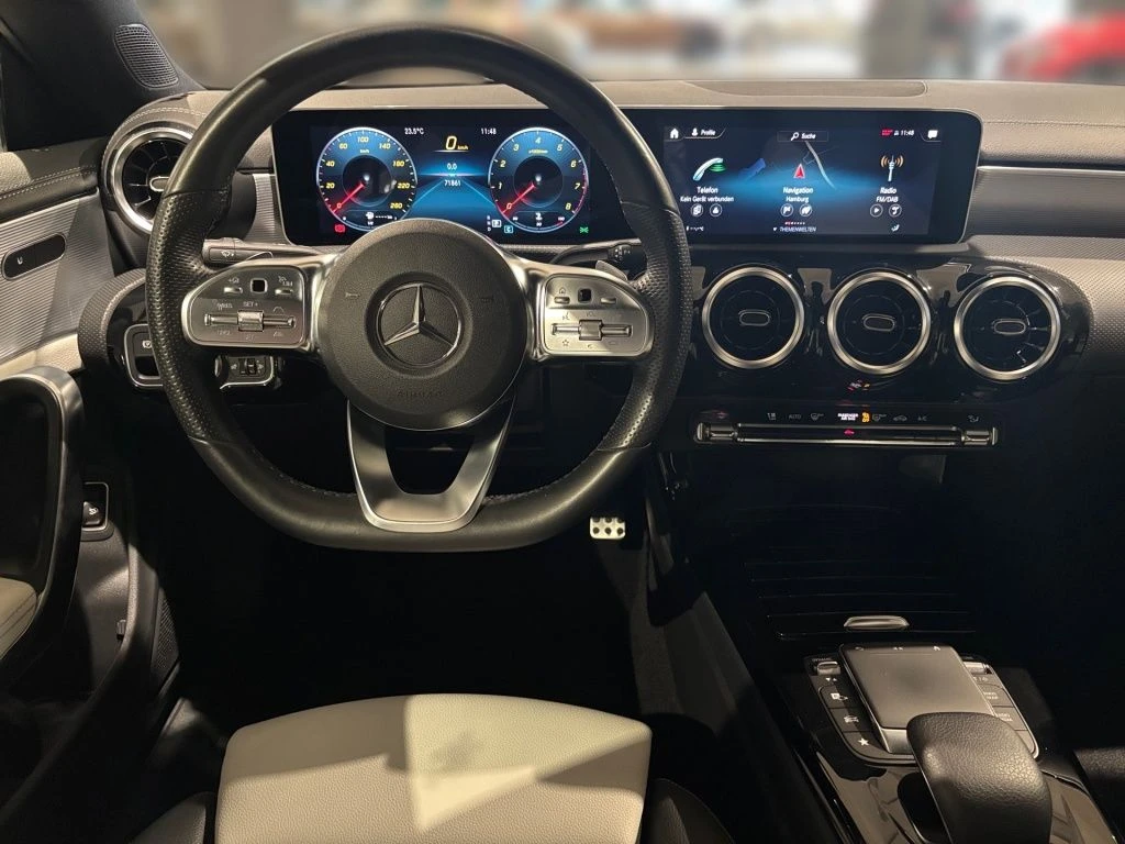 Mercedes-Benz-CLA 220-image-9