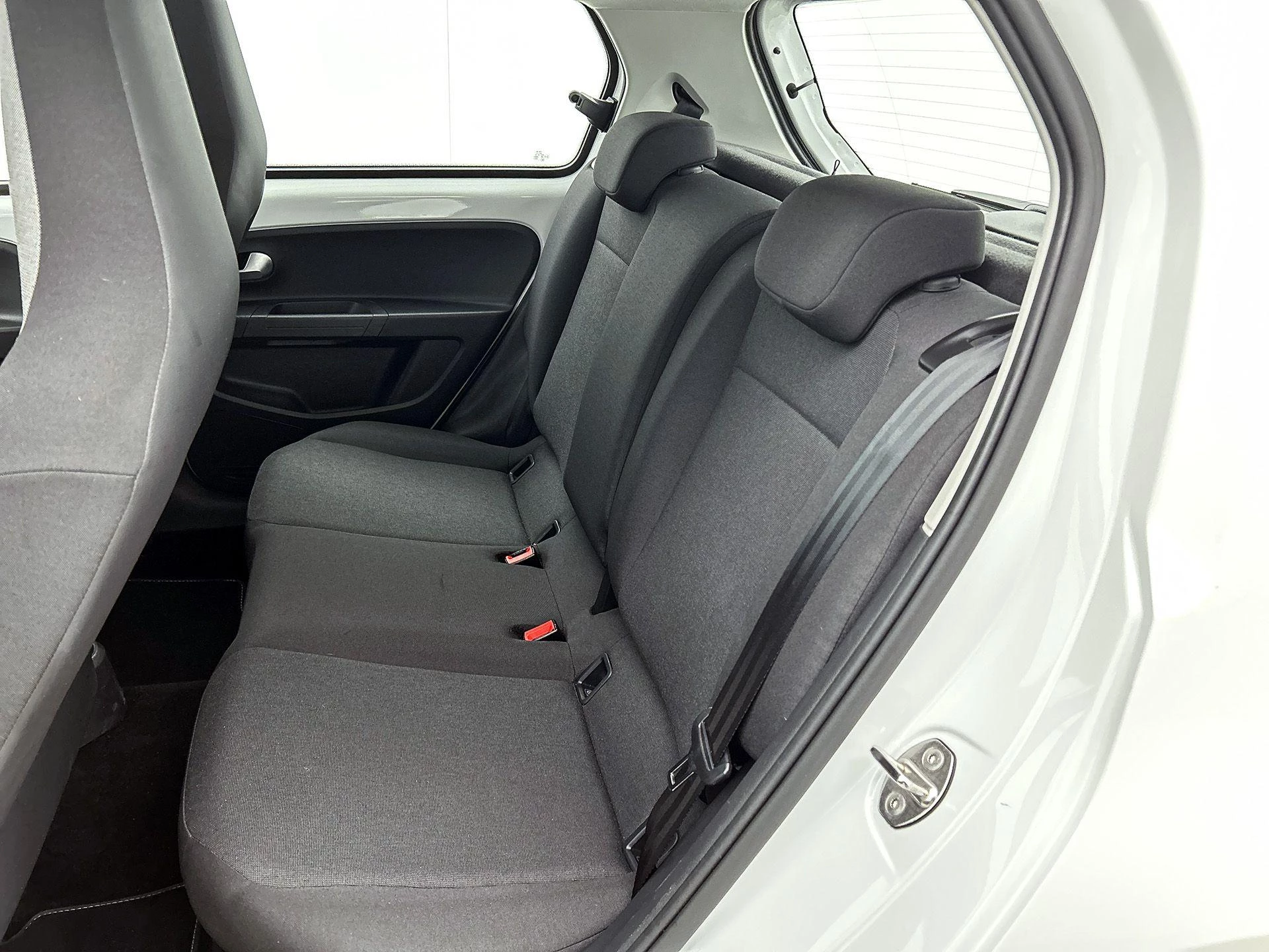 Volkswagen-up!-image-25