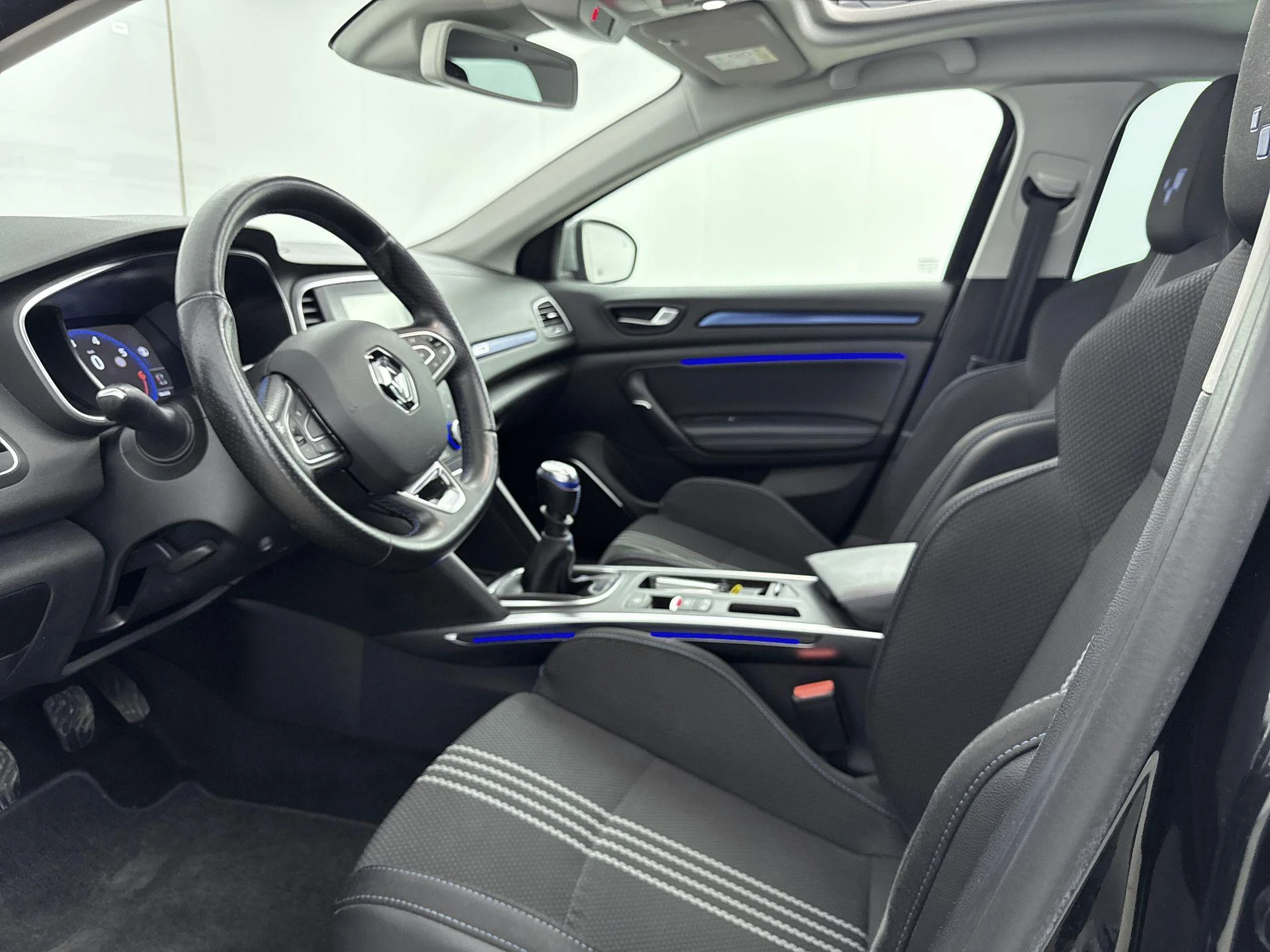 Renault-Mégane Estate-image-7