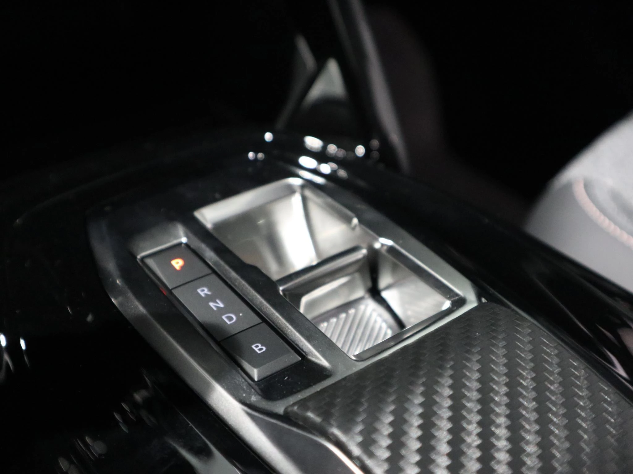 Peugeot-e-208-image-13