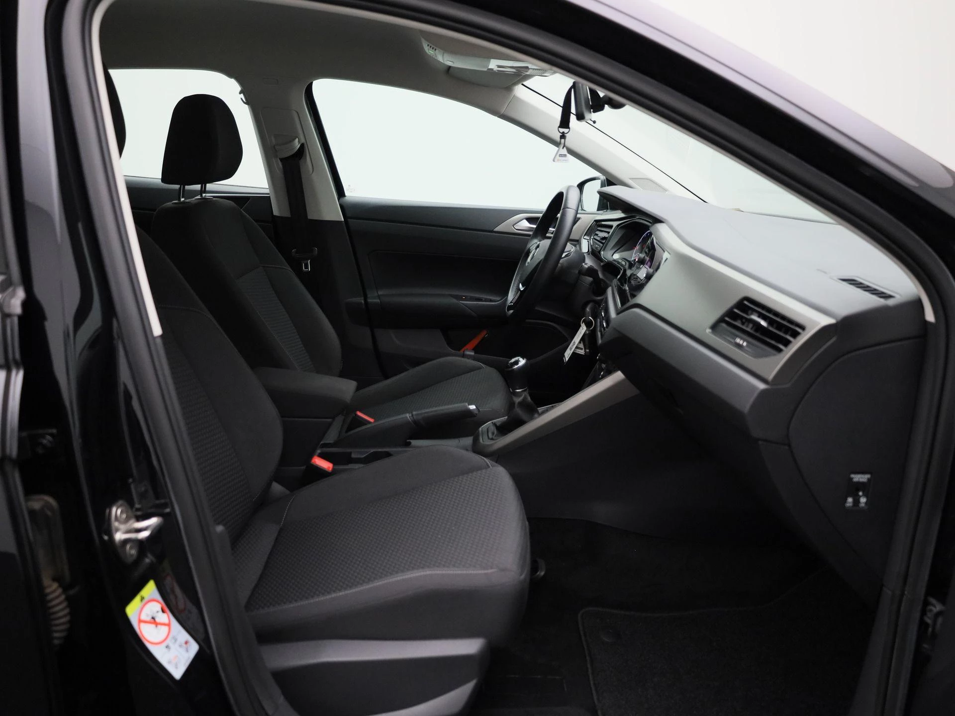 Volkswagen-Polo-image-32