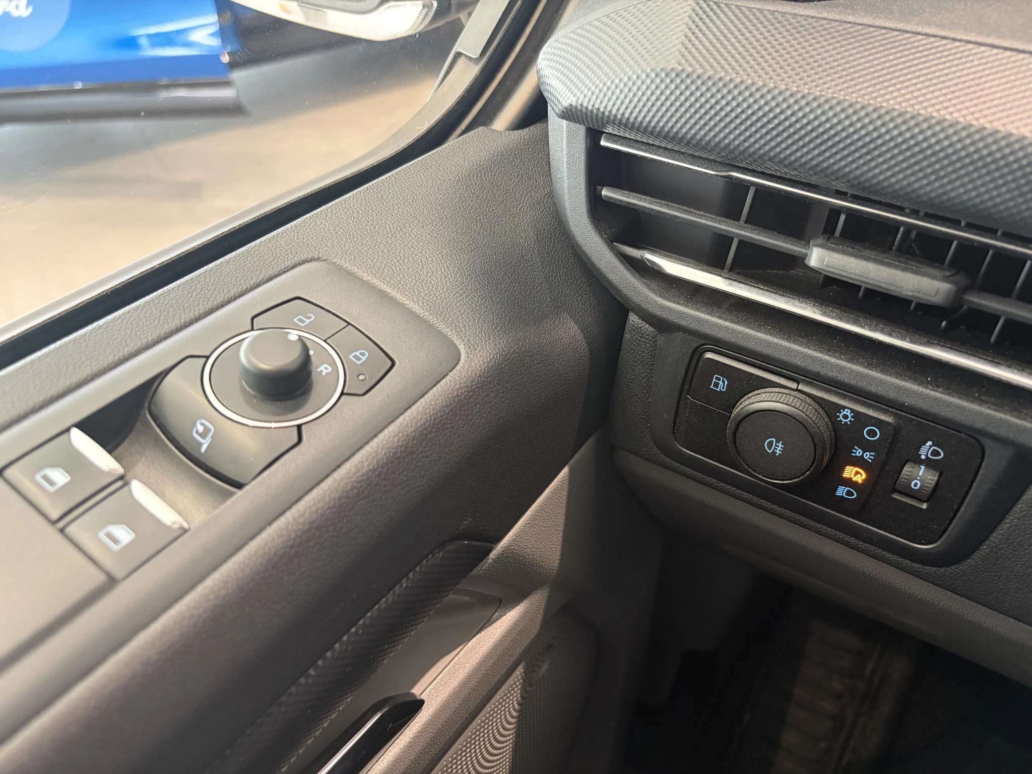 Ford Transit Custom 320 2.5 PHEV L2H1 Limited DC