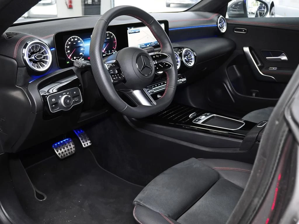 Mercedes-Benz-CLA 200 d-image-8