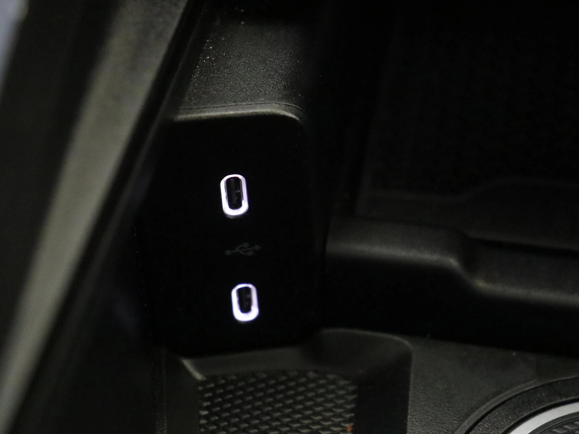 Mercedes-Benz-E-Klasse-image-25