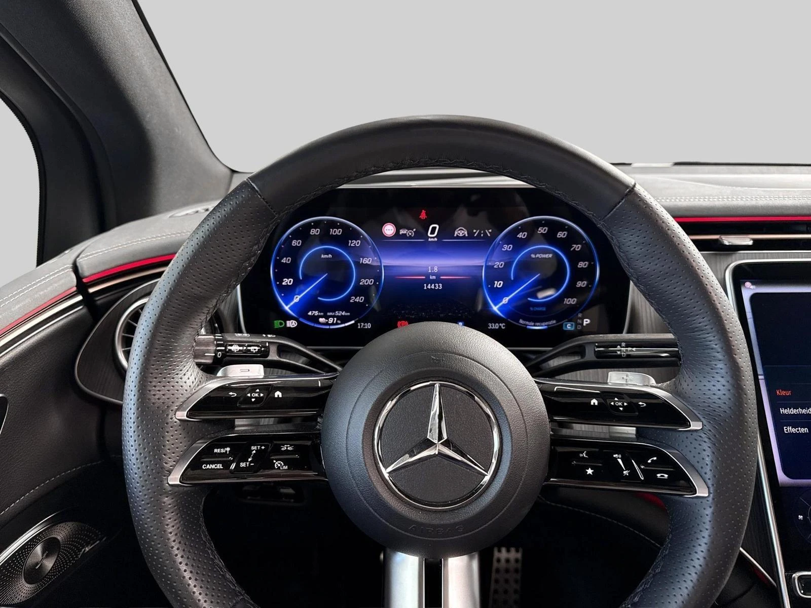 Mercedes-Benz-EQE-image-8