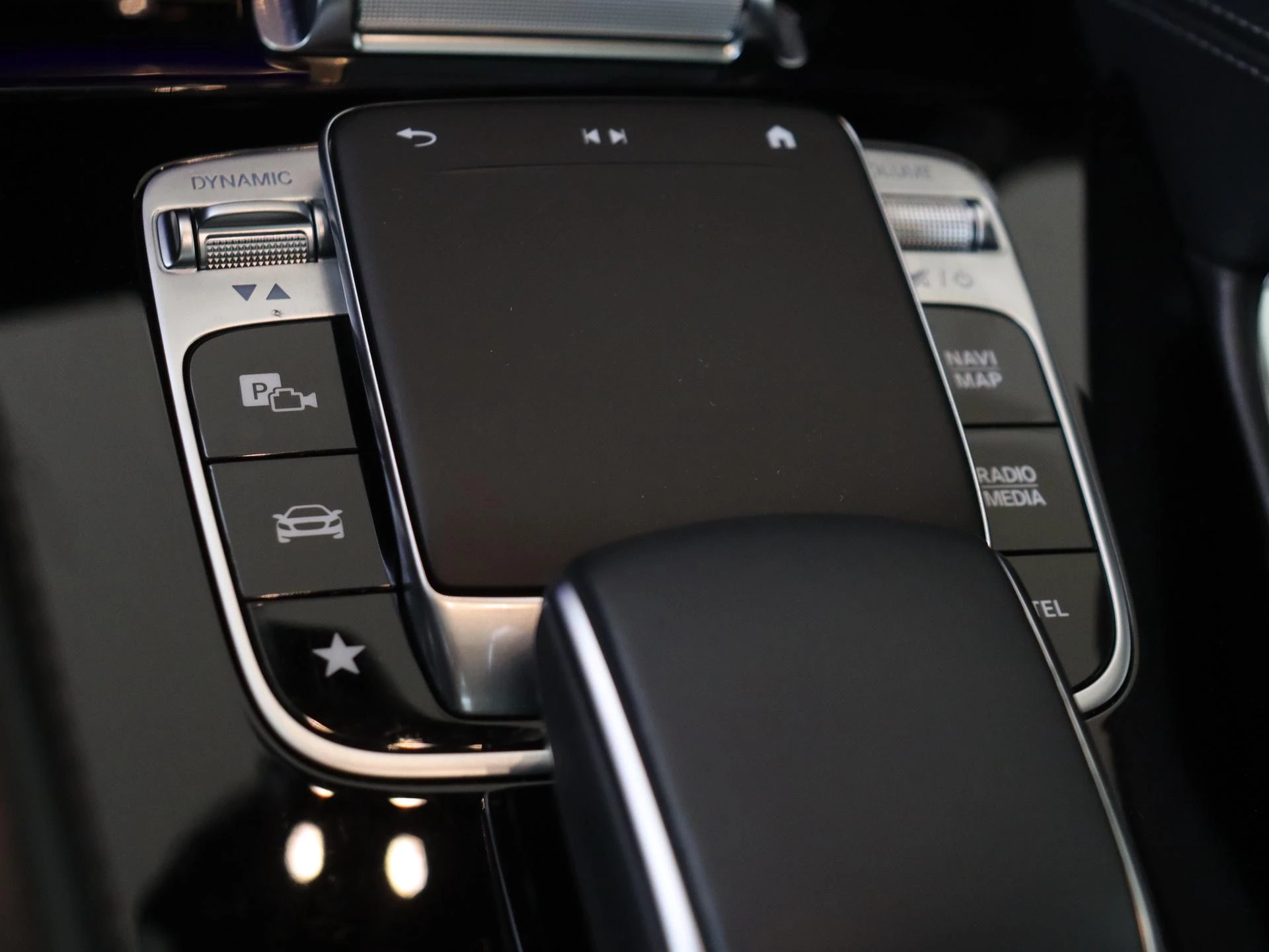 Mercedes-Benz-GLE-image-29