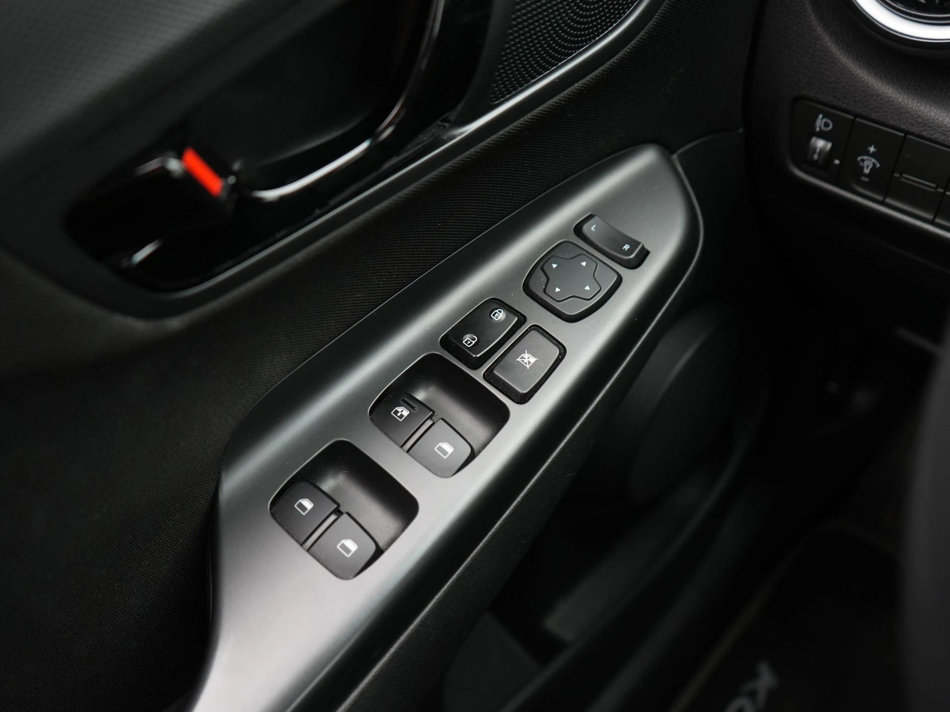 Hyundai-Kona-image-28