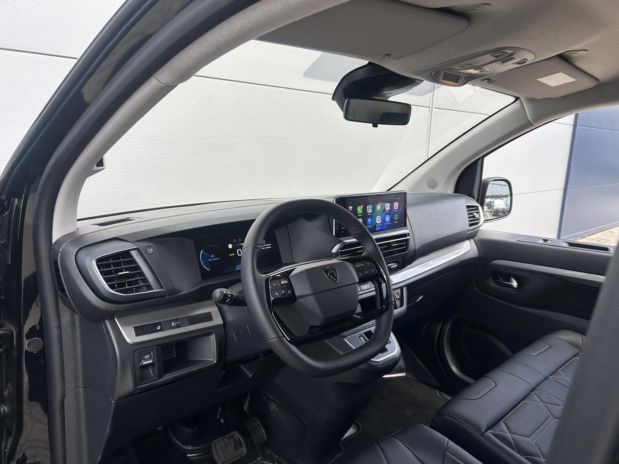 Peugeot-e-Expert-image-10