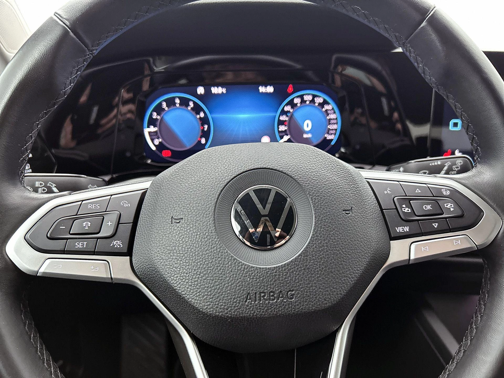 Volkswagen-Golf-image-40