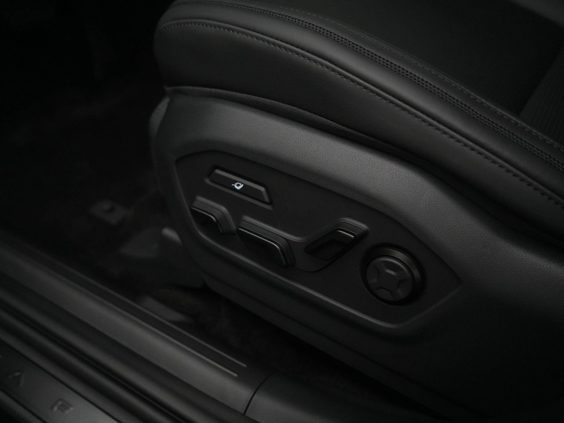 Hyundai-Santa Fe-image-34