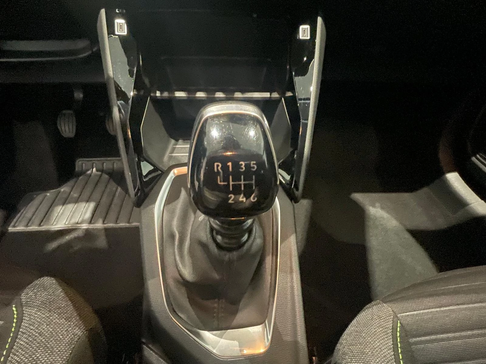 Peugeot-208-image-16