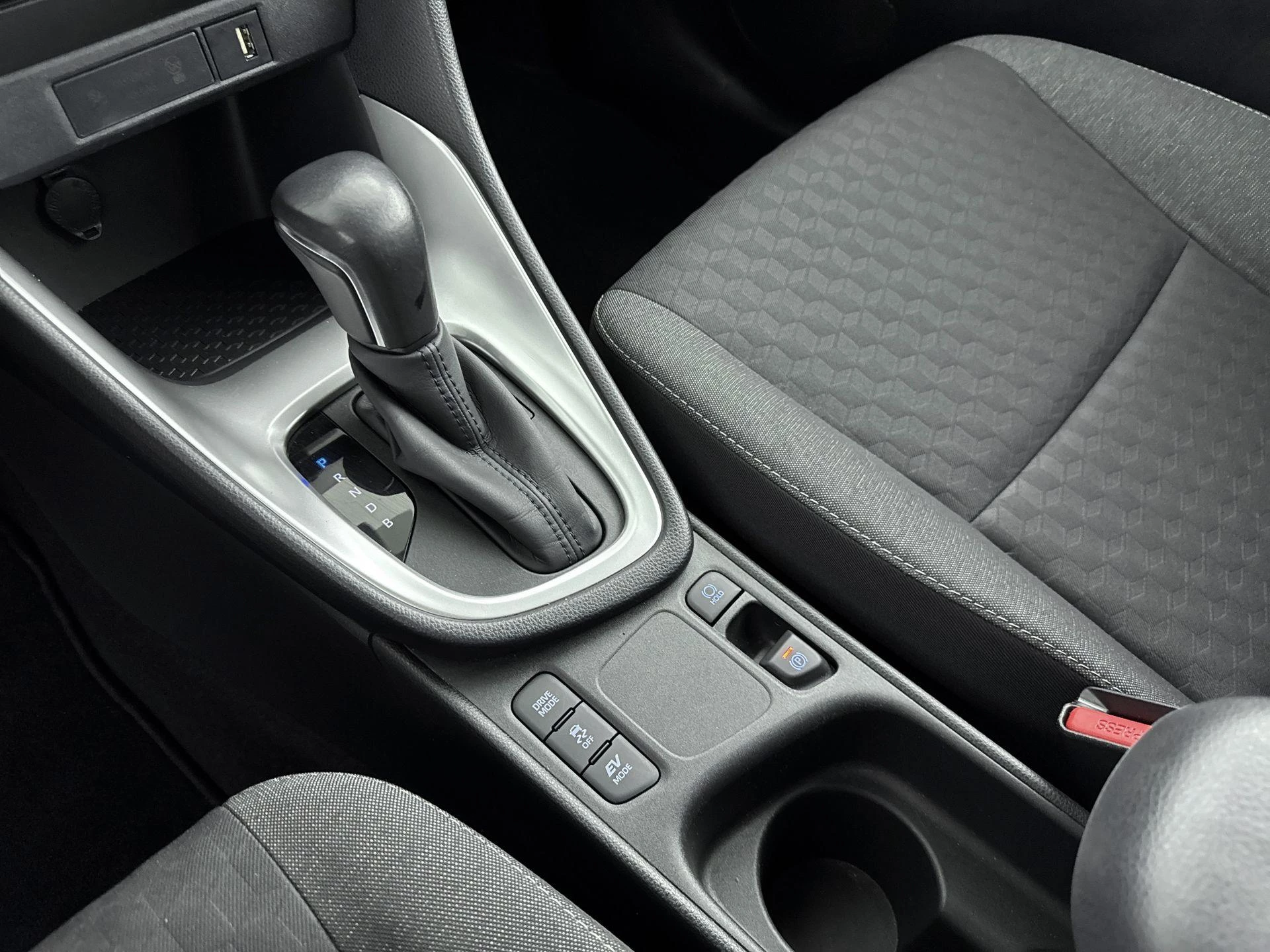 Toyota-Yaris-image-13