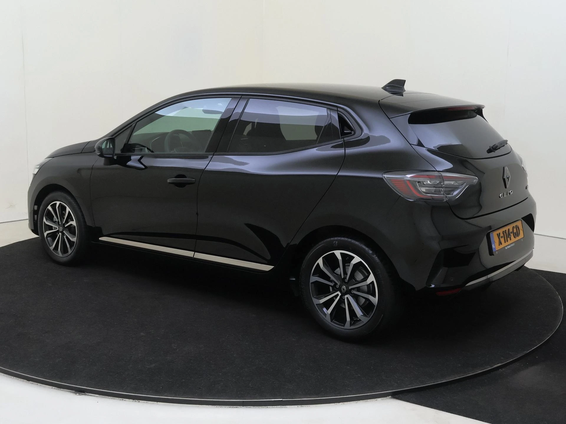 Renault-Clio-image-2