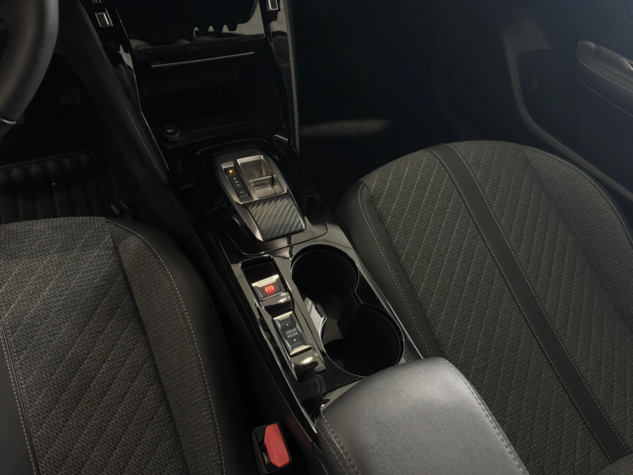 Peugeot-208-image-38