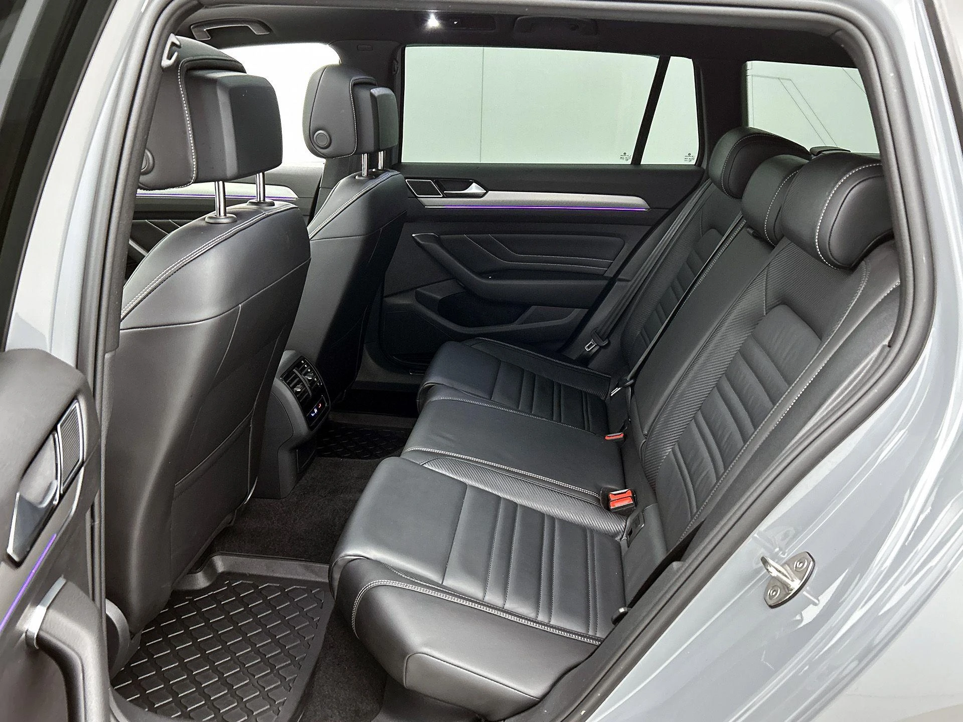 Volkswagen-Passat-image-26