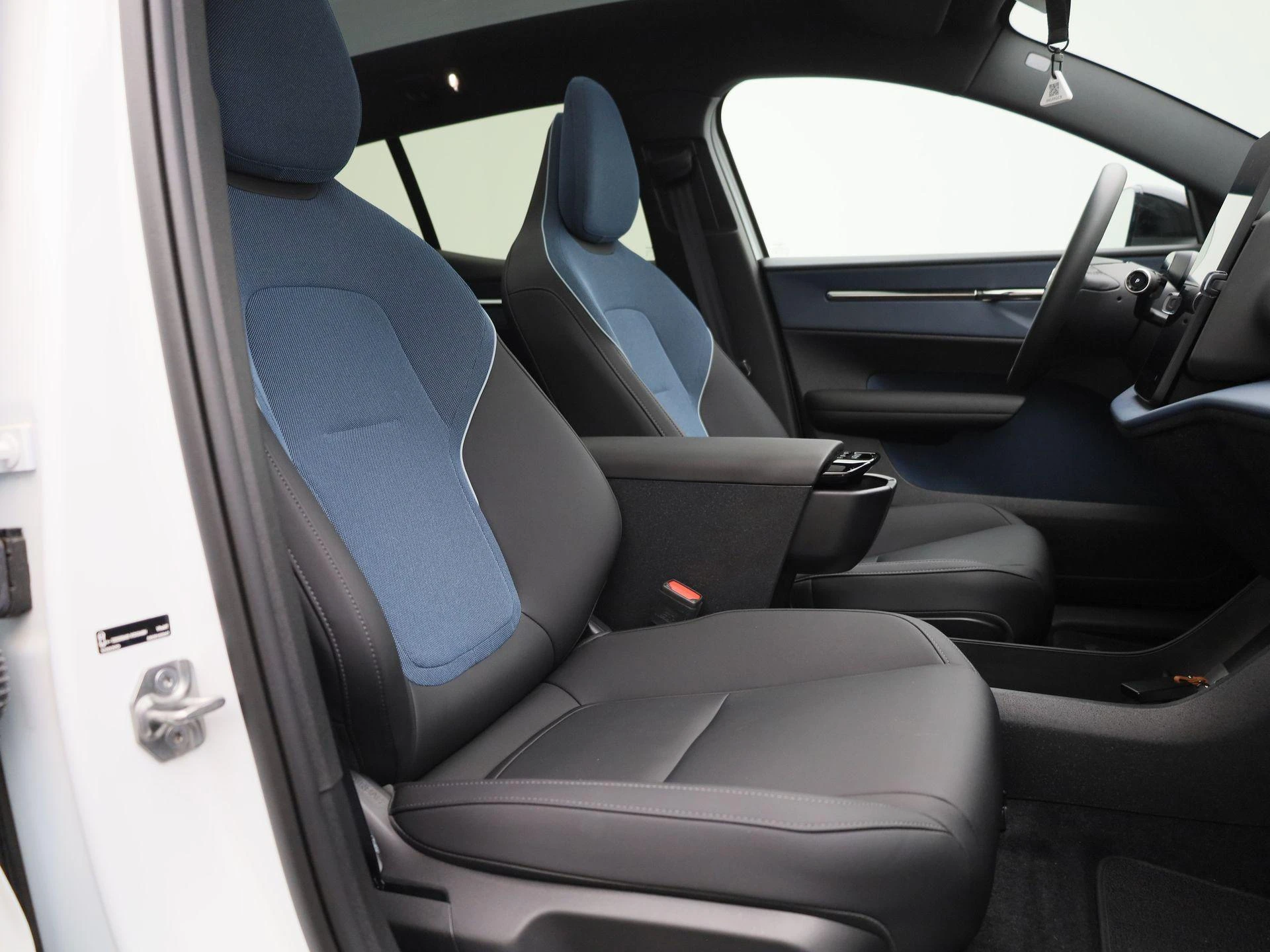 Volvo-EX30-image-32