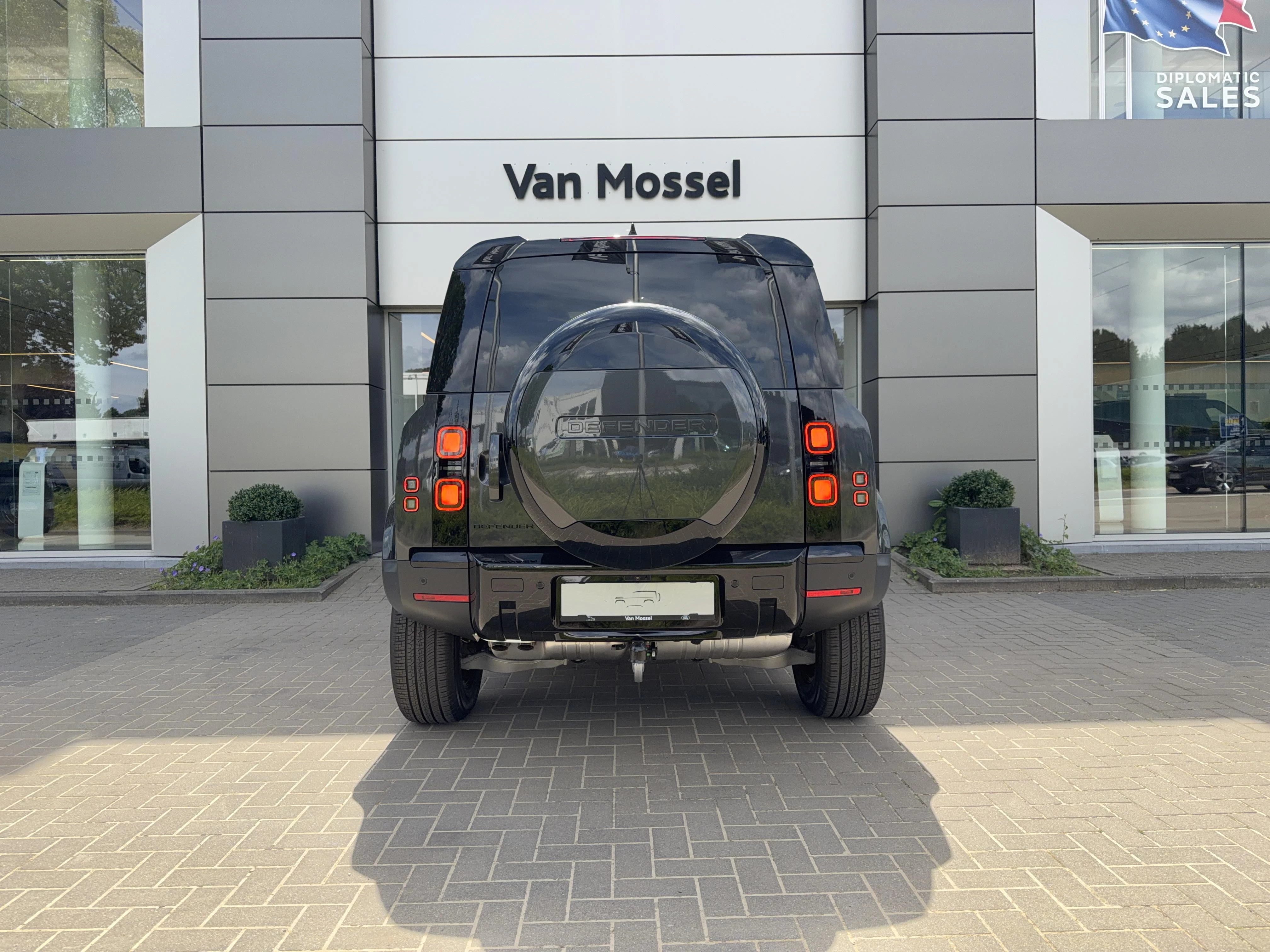 Land Rover-Defender-image-5