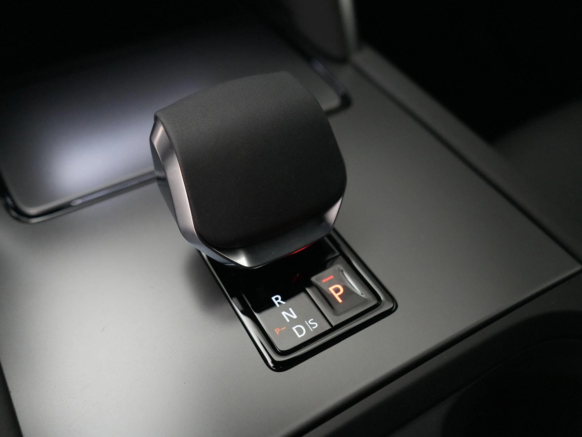 Land Rover-Discovery Sport-image-17