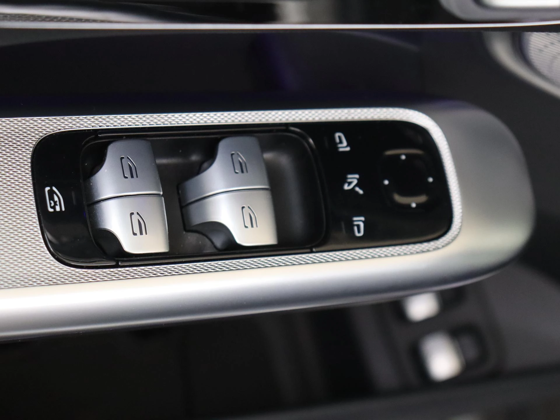 Mercedes-Benz-GLC-image-29