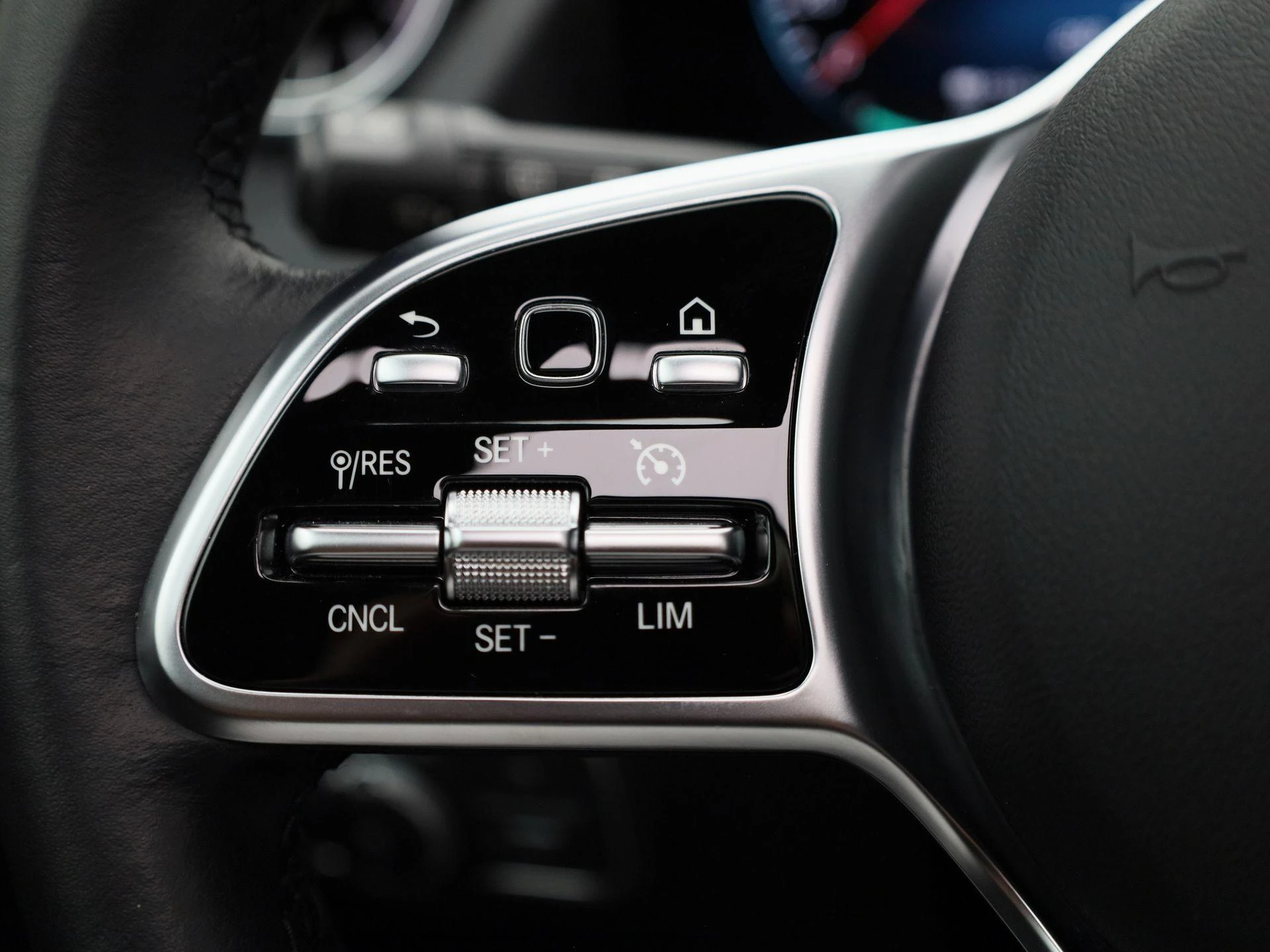 Mercedes-Benz-EQA-image-20