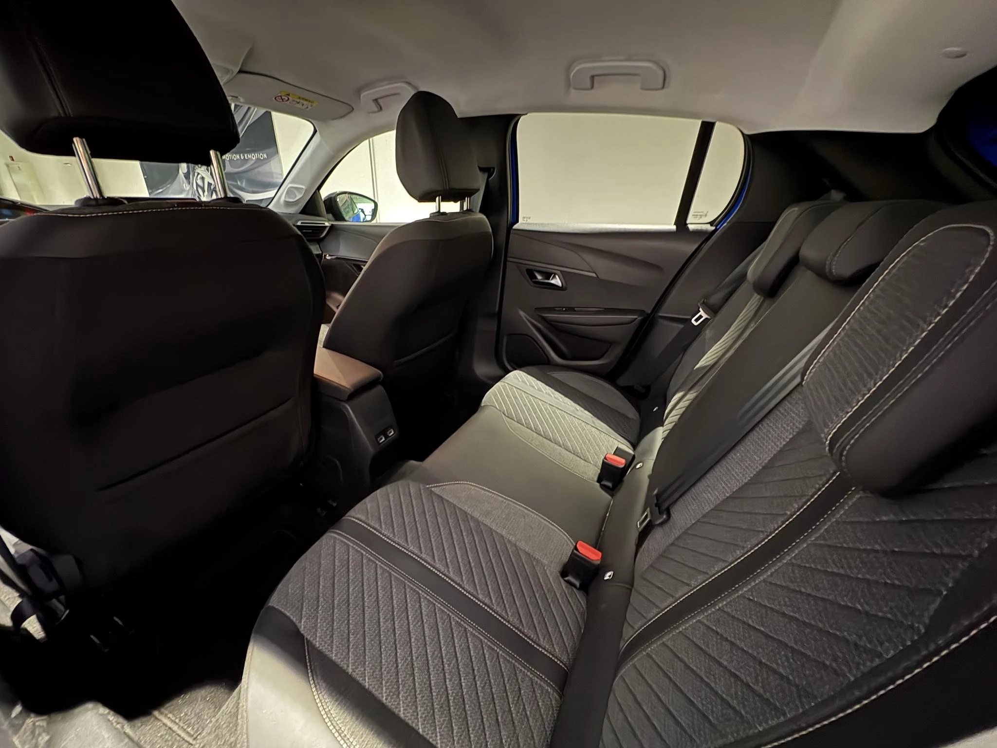 Peugeot-e-208-image-8